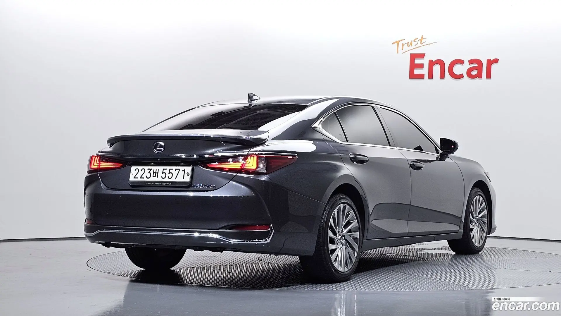 Main__Slider__Photo:ES Lexus 2023.2-1