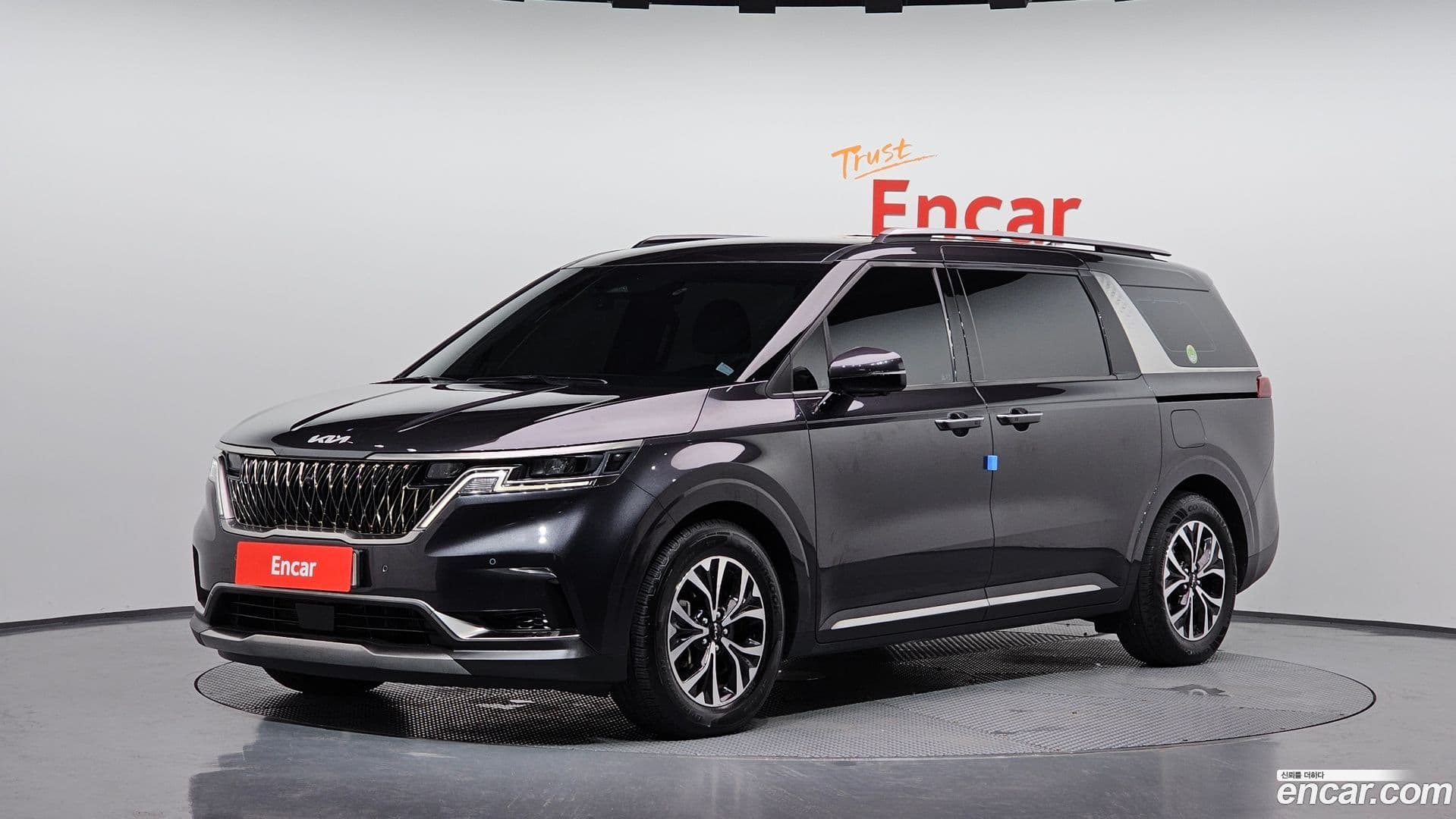 Main__Slider__Photo:Canival Kia 2023.4-0