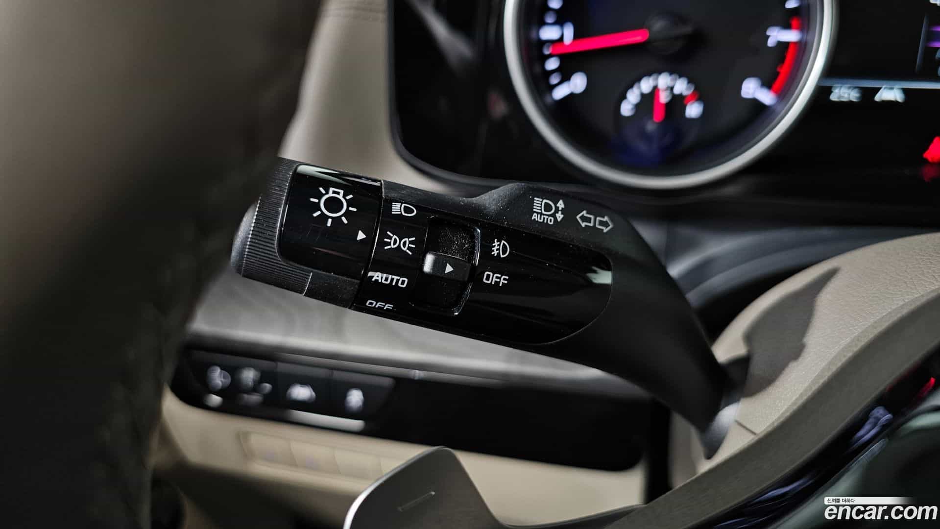 Canival Kia 2023.4-OPTION-042