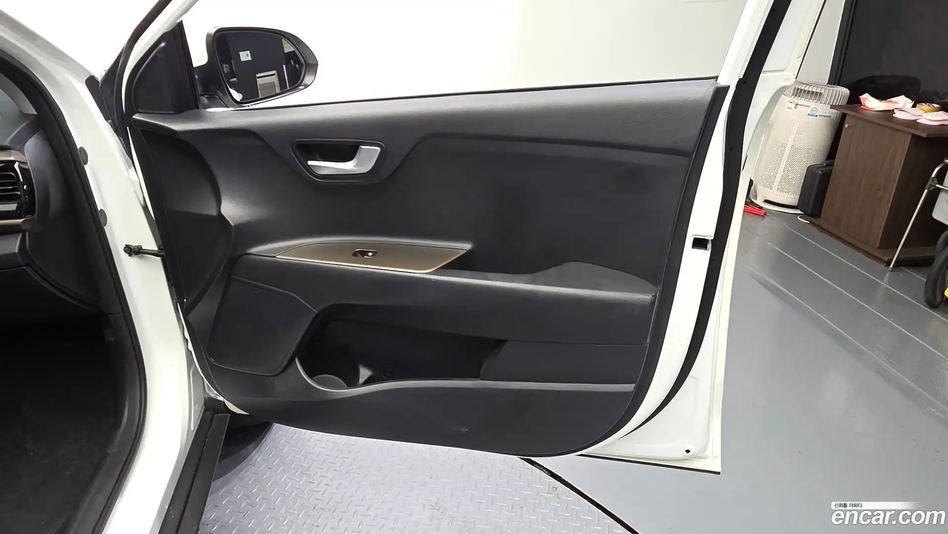 Stonic Kia 2019.3-INNER-034