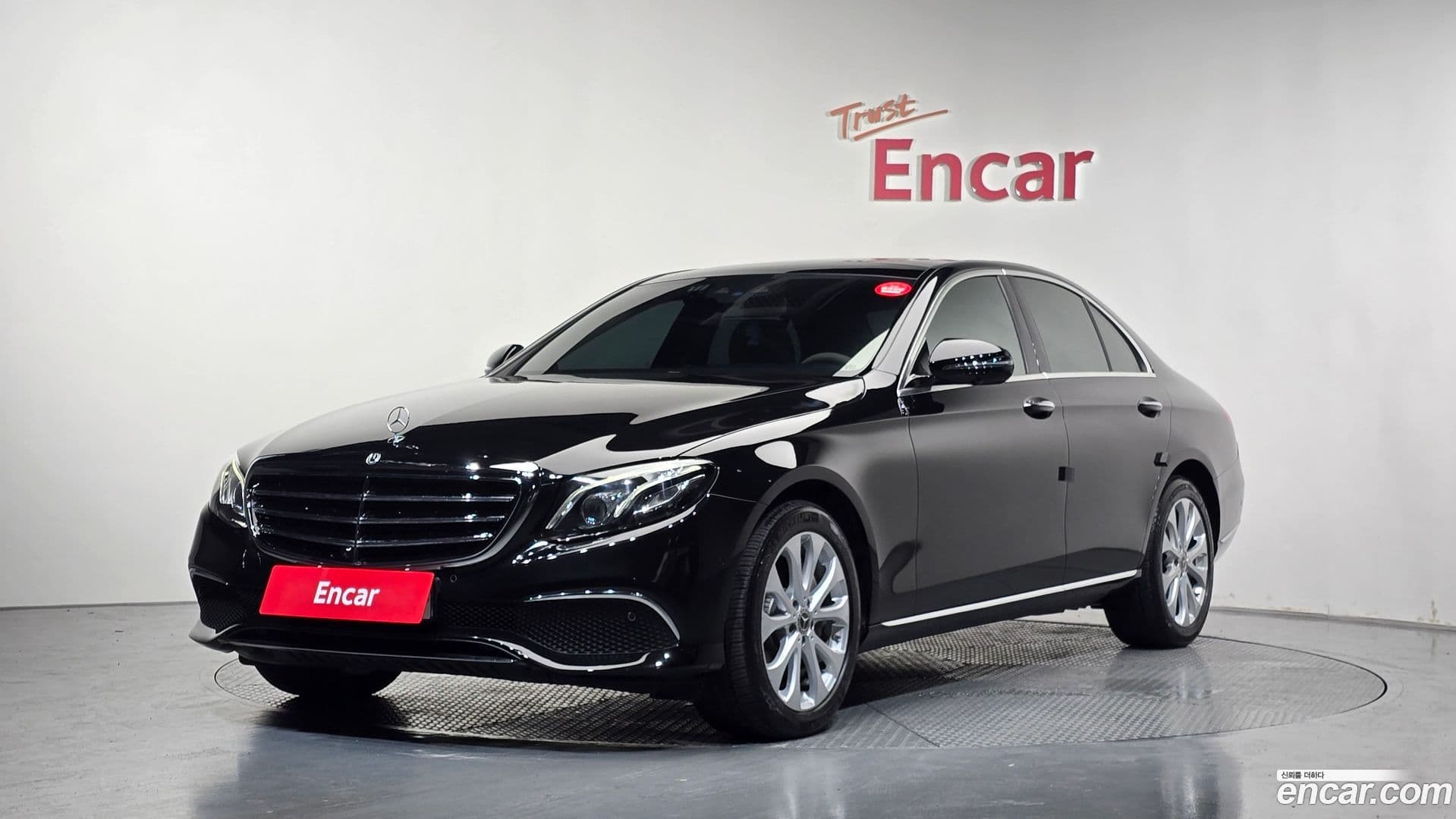 Main__Slider__Photo:E-Class Mercedes-Benz 2019.0-0