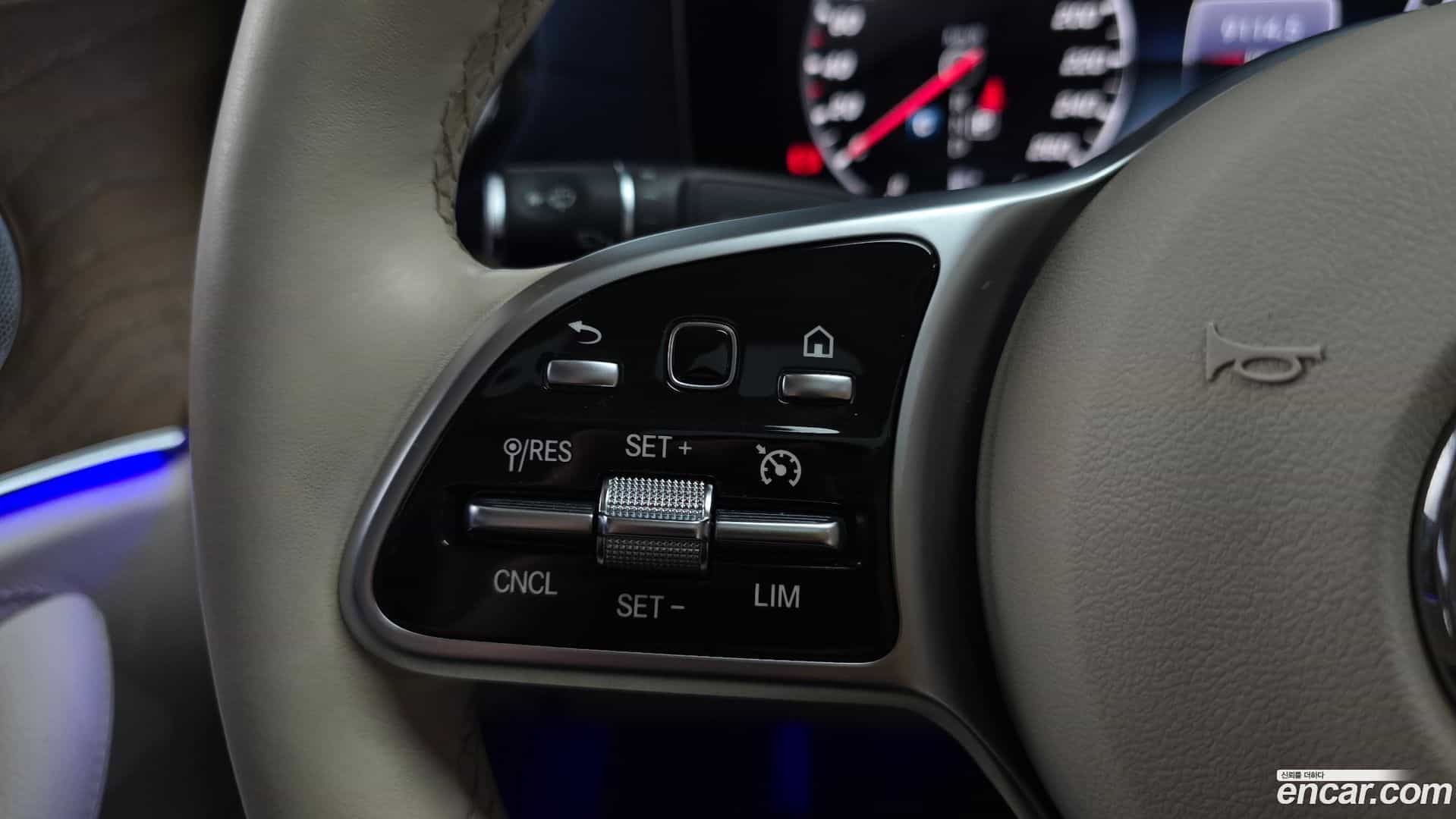 E-Class Mercedes-Benz 2019.0-OPTION-020