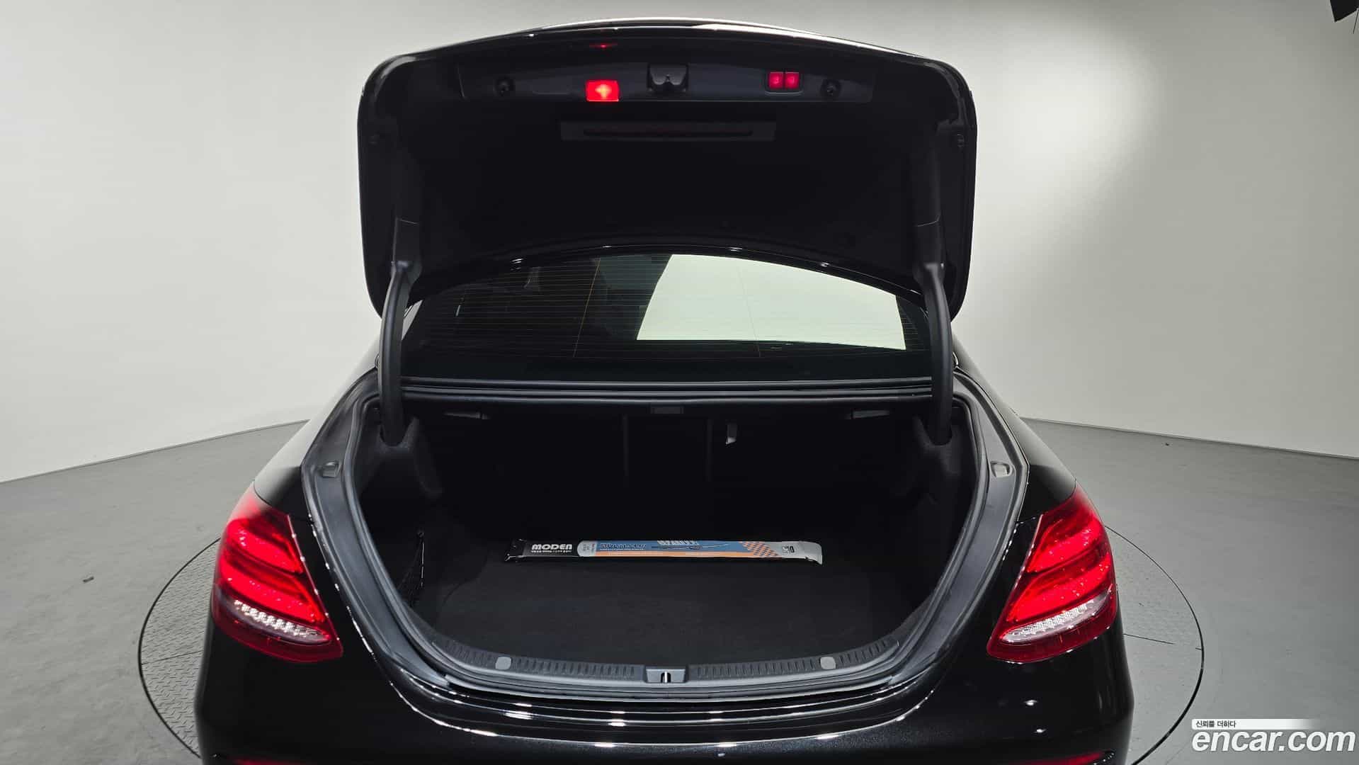 E-Class Mercedes-Benz 2019.0-OPTION-023