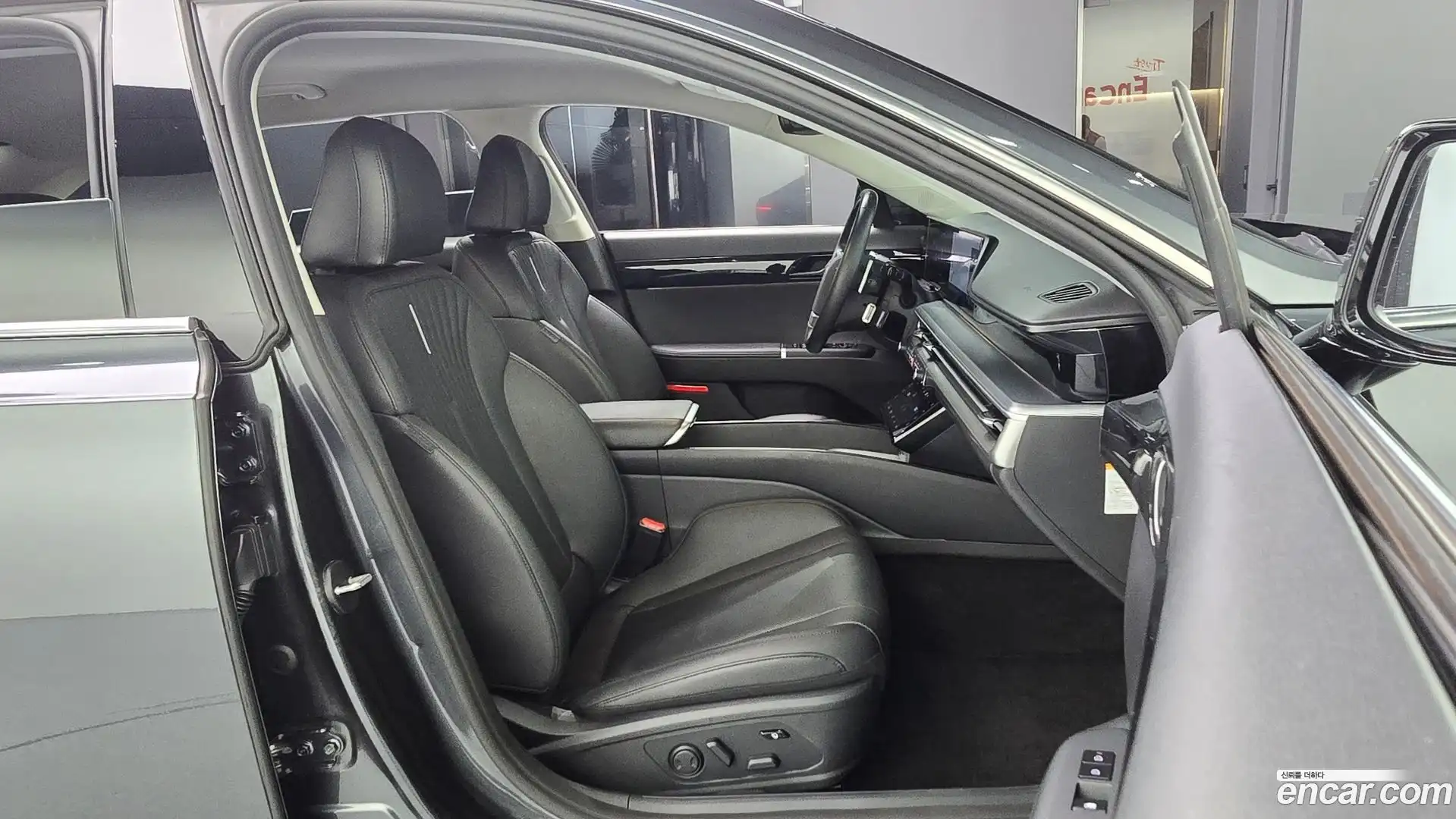 Grandeur Hyundai 2023.0-OPTION-015