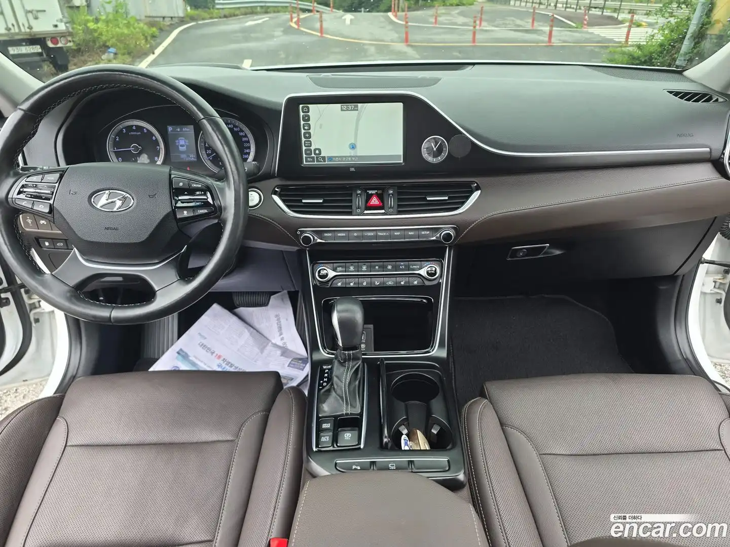 Grandeur Hyundai 2017.9-OPTION-015