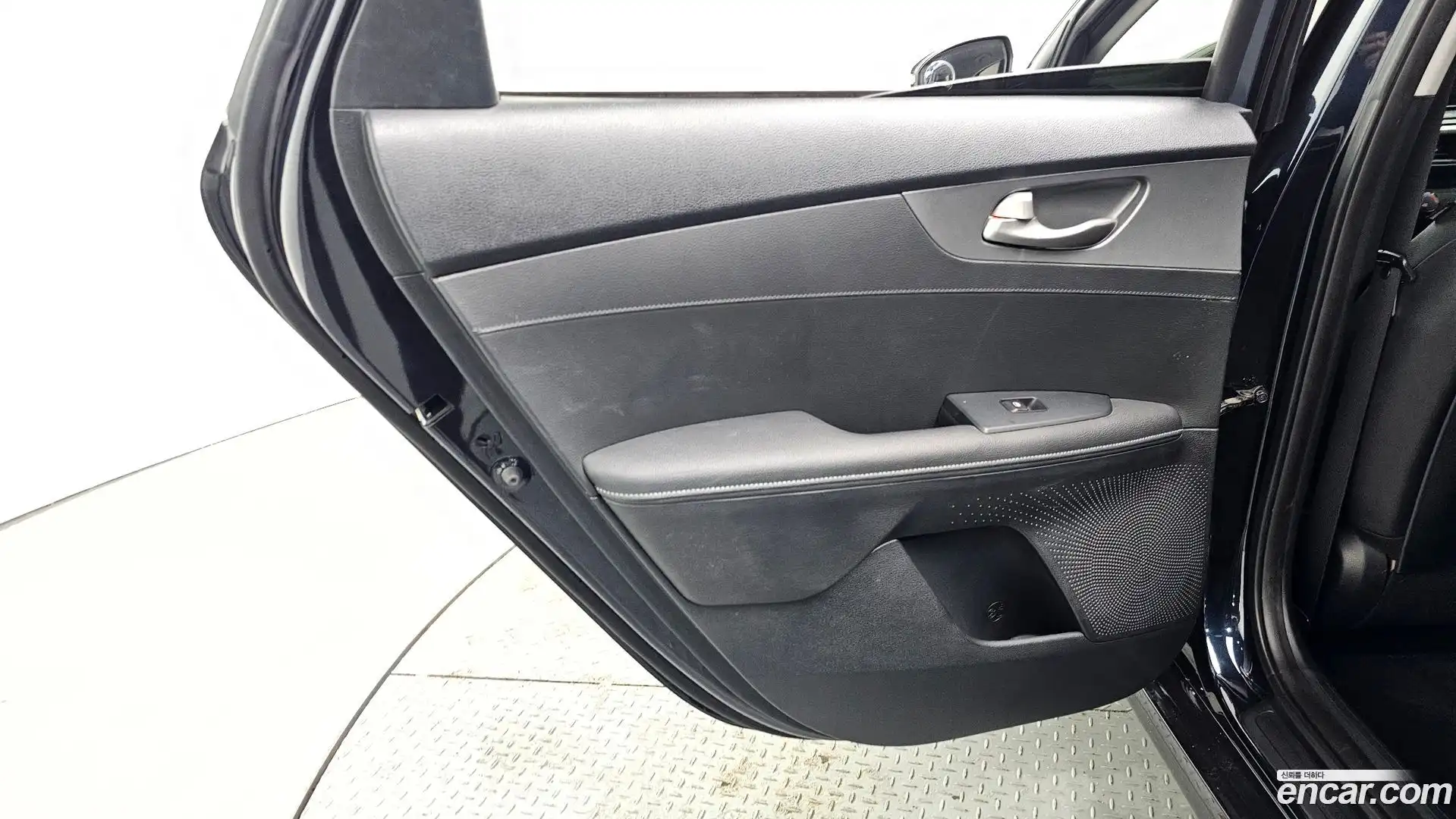 K3 Kia 2019.0-INNER-035