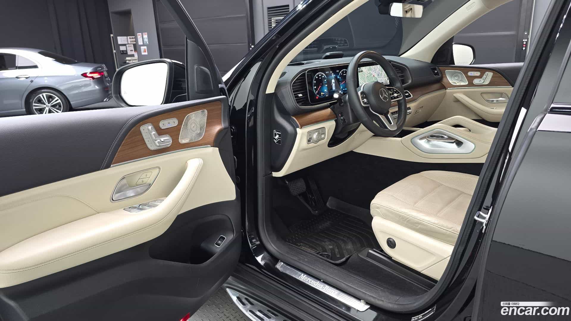GLE-Class Mercedes-Benz 2021.5-INNER-010