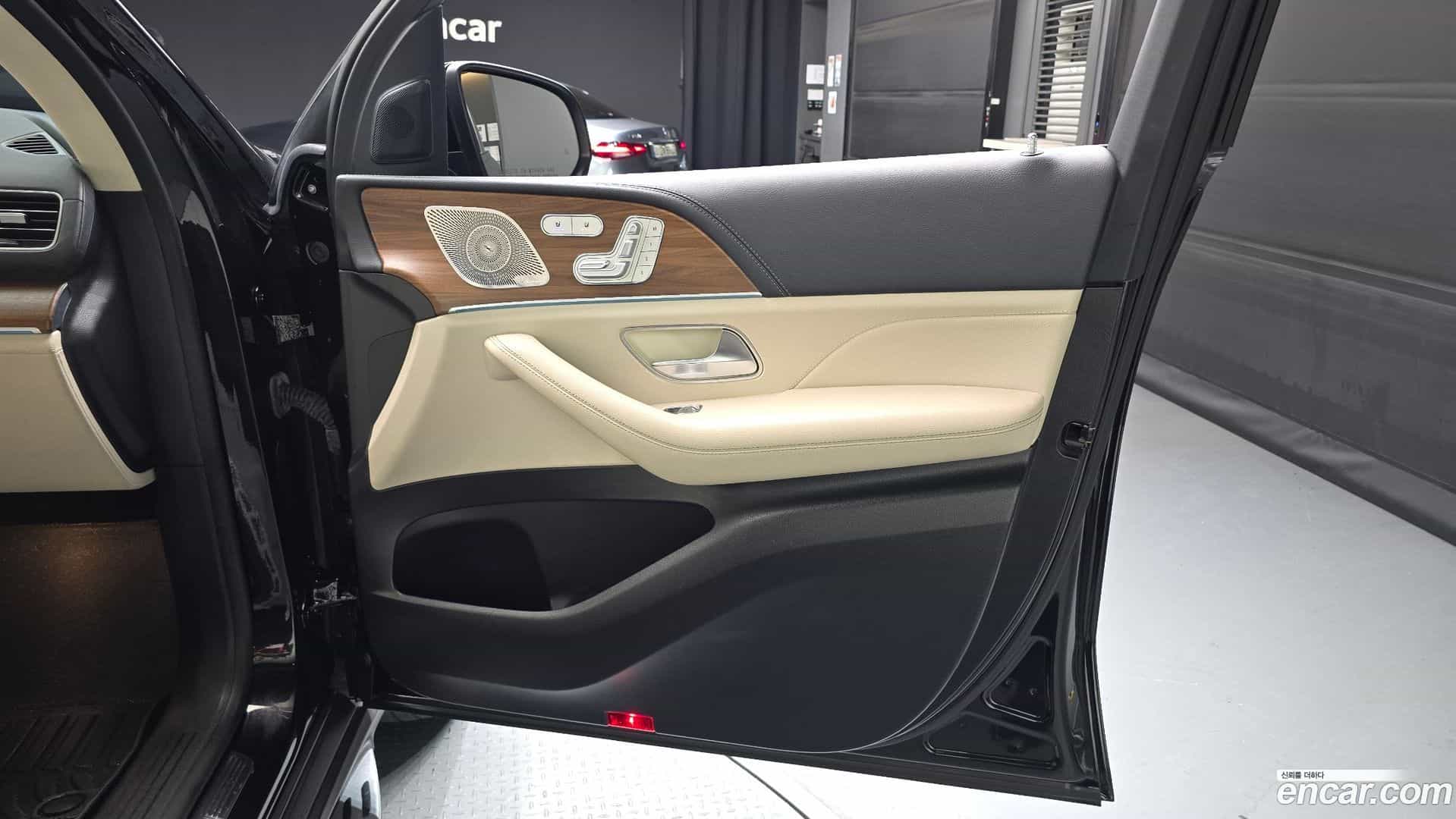 GLE-Class Mercedes-Benz 2021.5-INNER-035