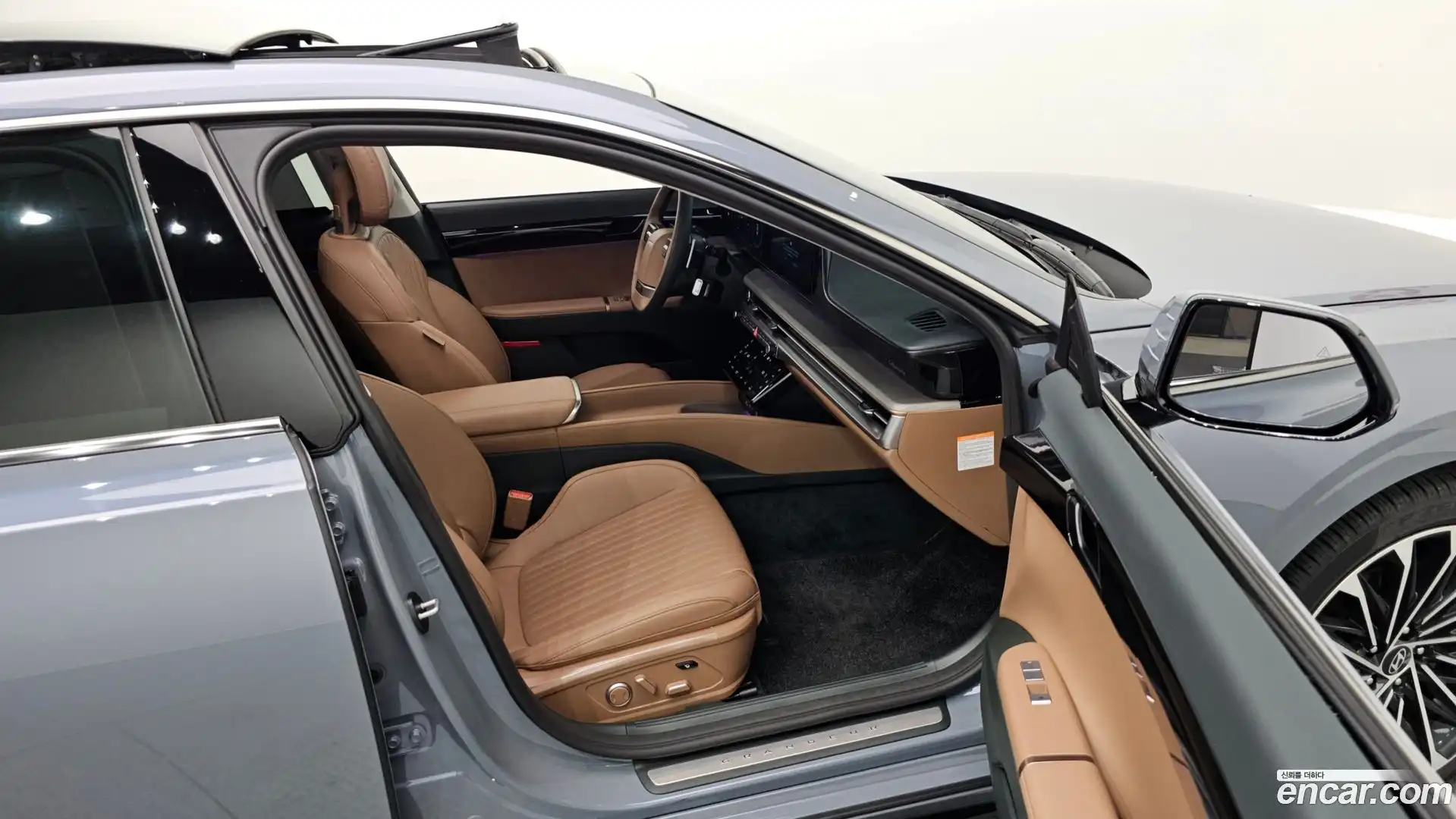 Grandeur Hyundai 2025.8-INNER-036