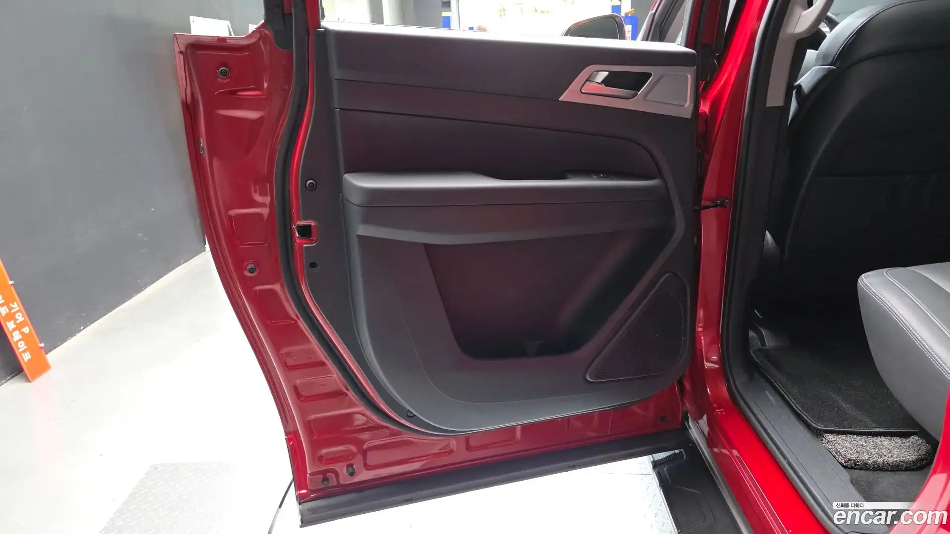 Rexton KG Mobility 2019.7-INNER-035