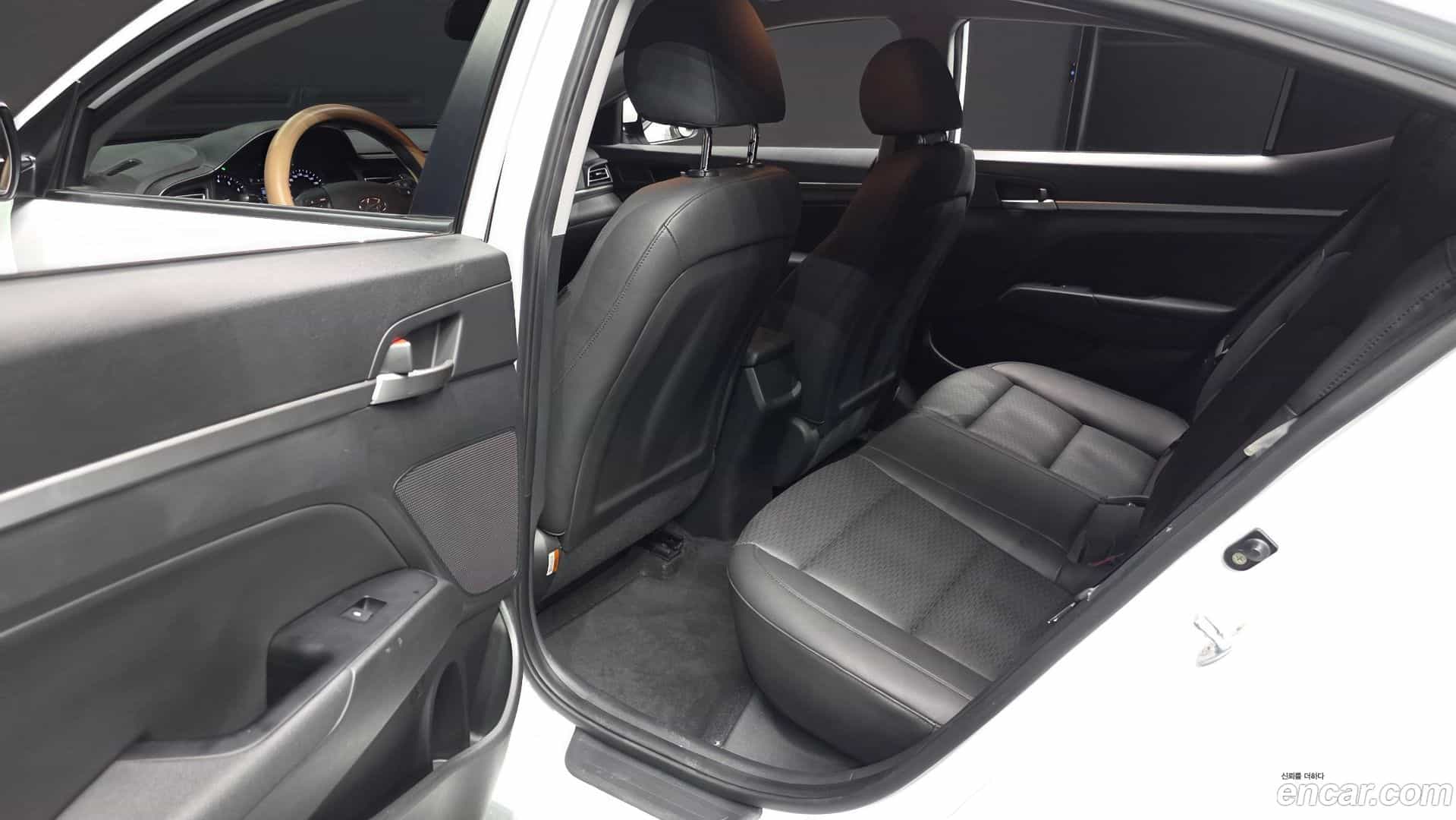 AVANTE Hyundai 2019.7-OPTION-015