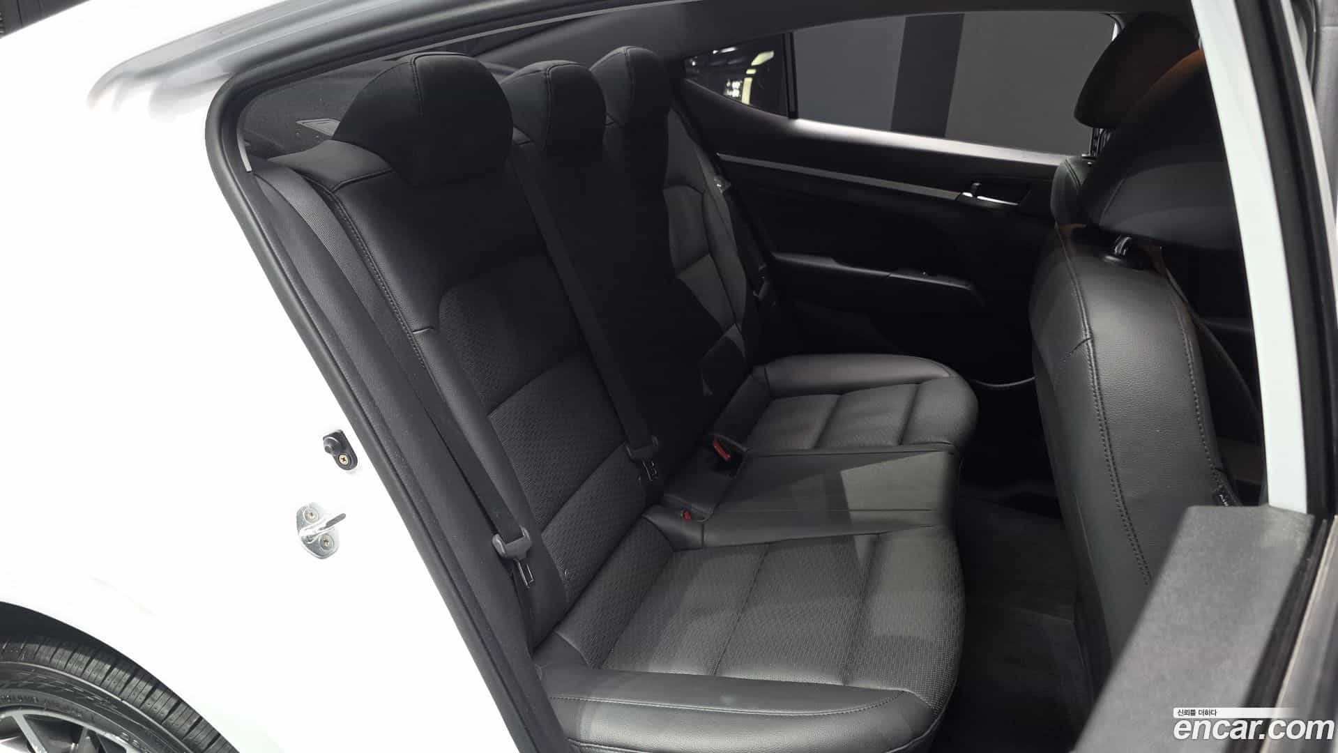 AVANTE Hyundai 2019.7-OPTION-016