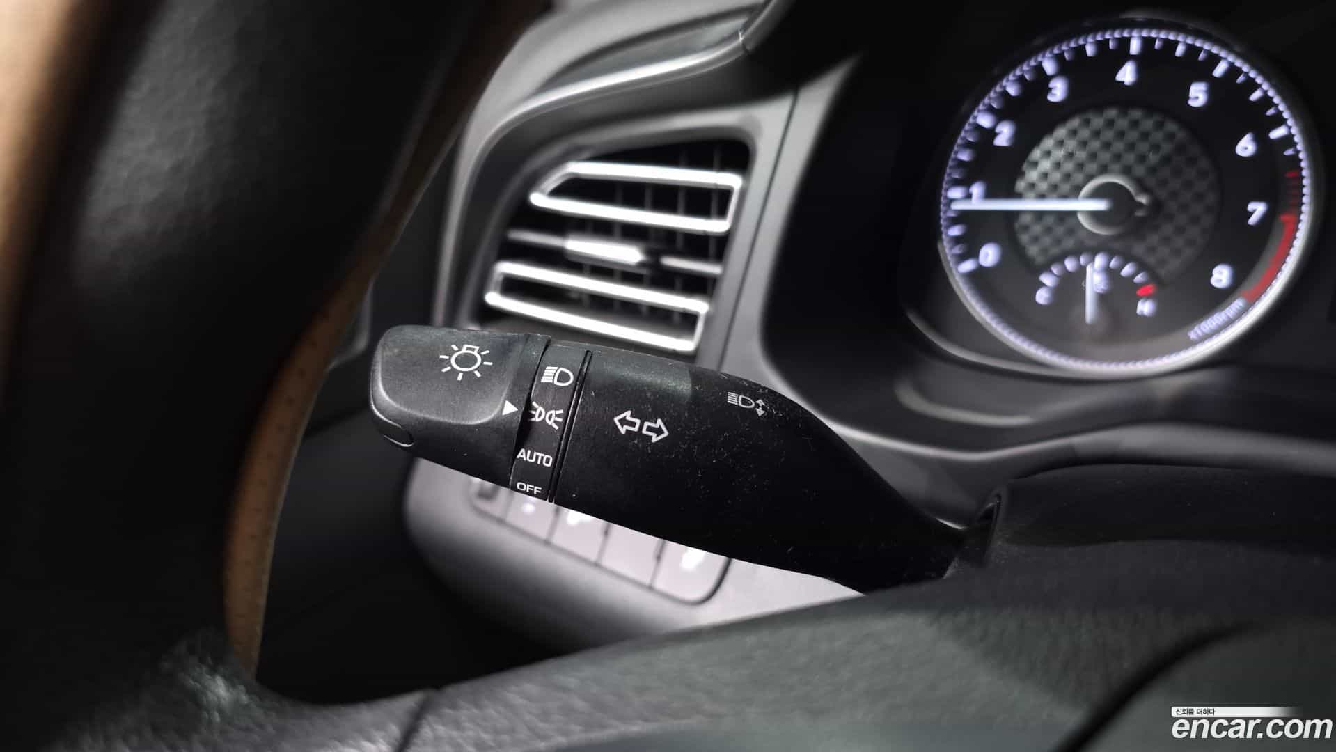 AVANTE Hyundai 2019.7-OPTION-021