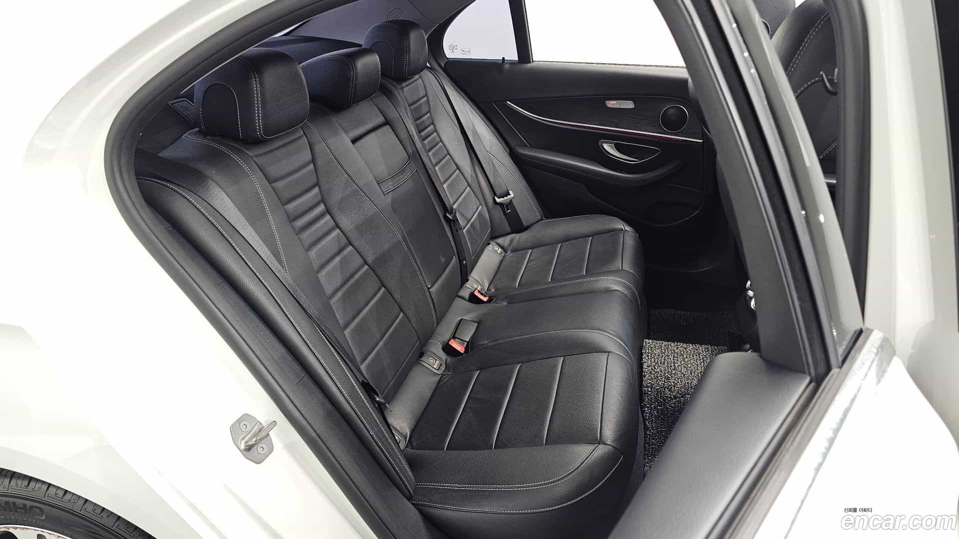 E-Class Mercedes-Benz 2016.9-OPTION-015