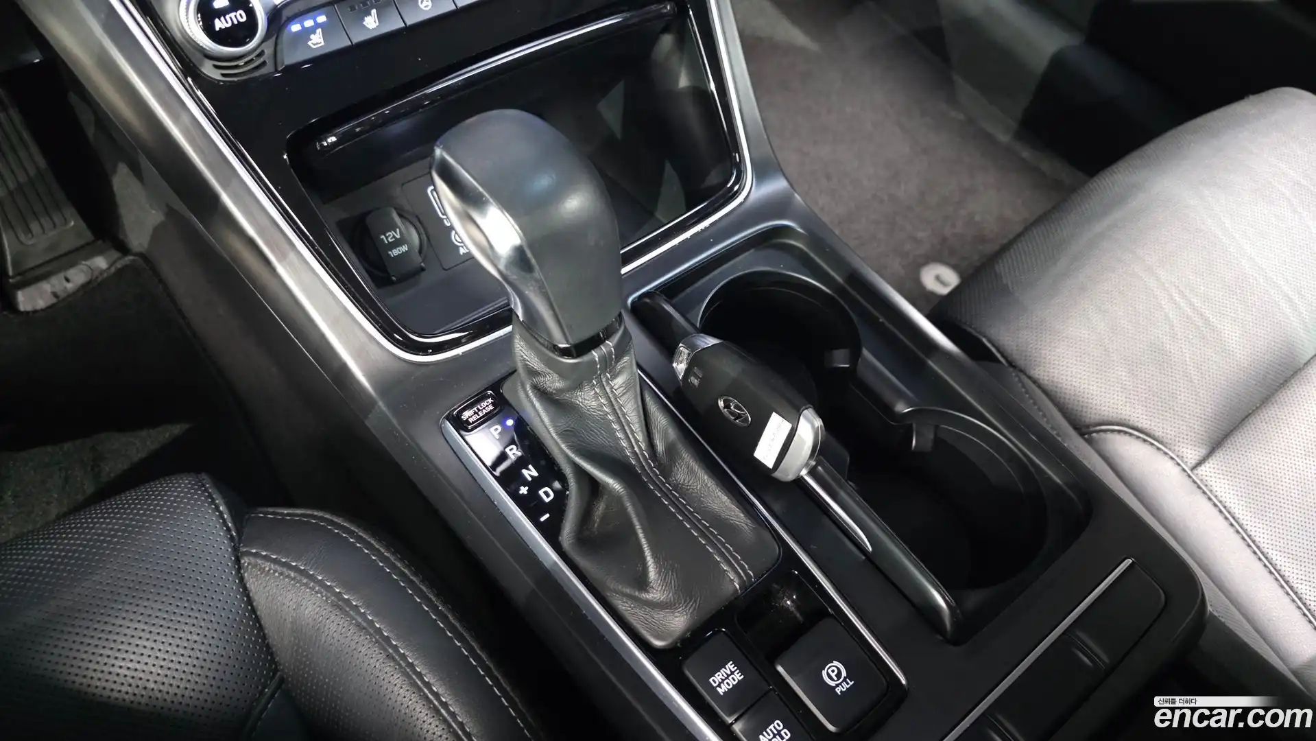 Grandeur Hyundai 2016.11-INNER-009