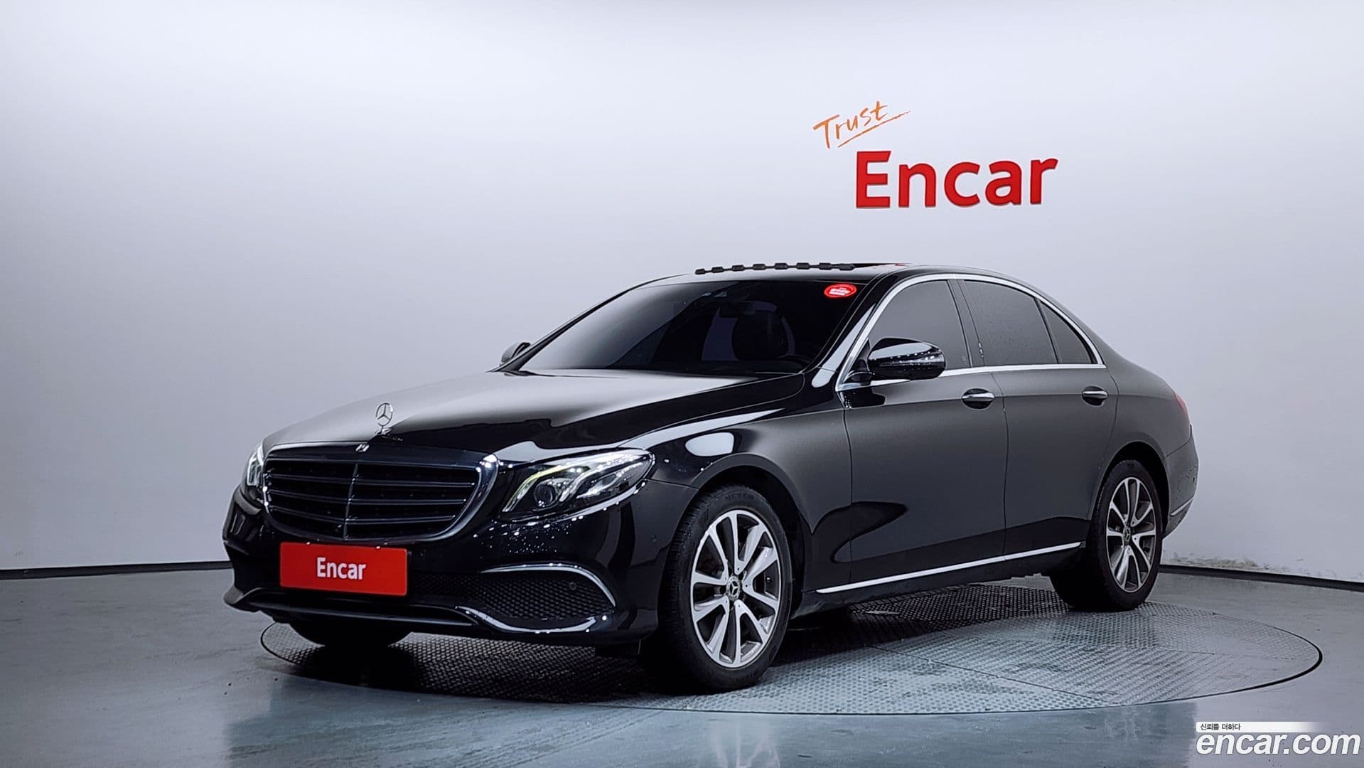 Main__Slider__Photo:E-Class Mercedes-Benz 2018.0-0