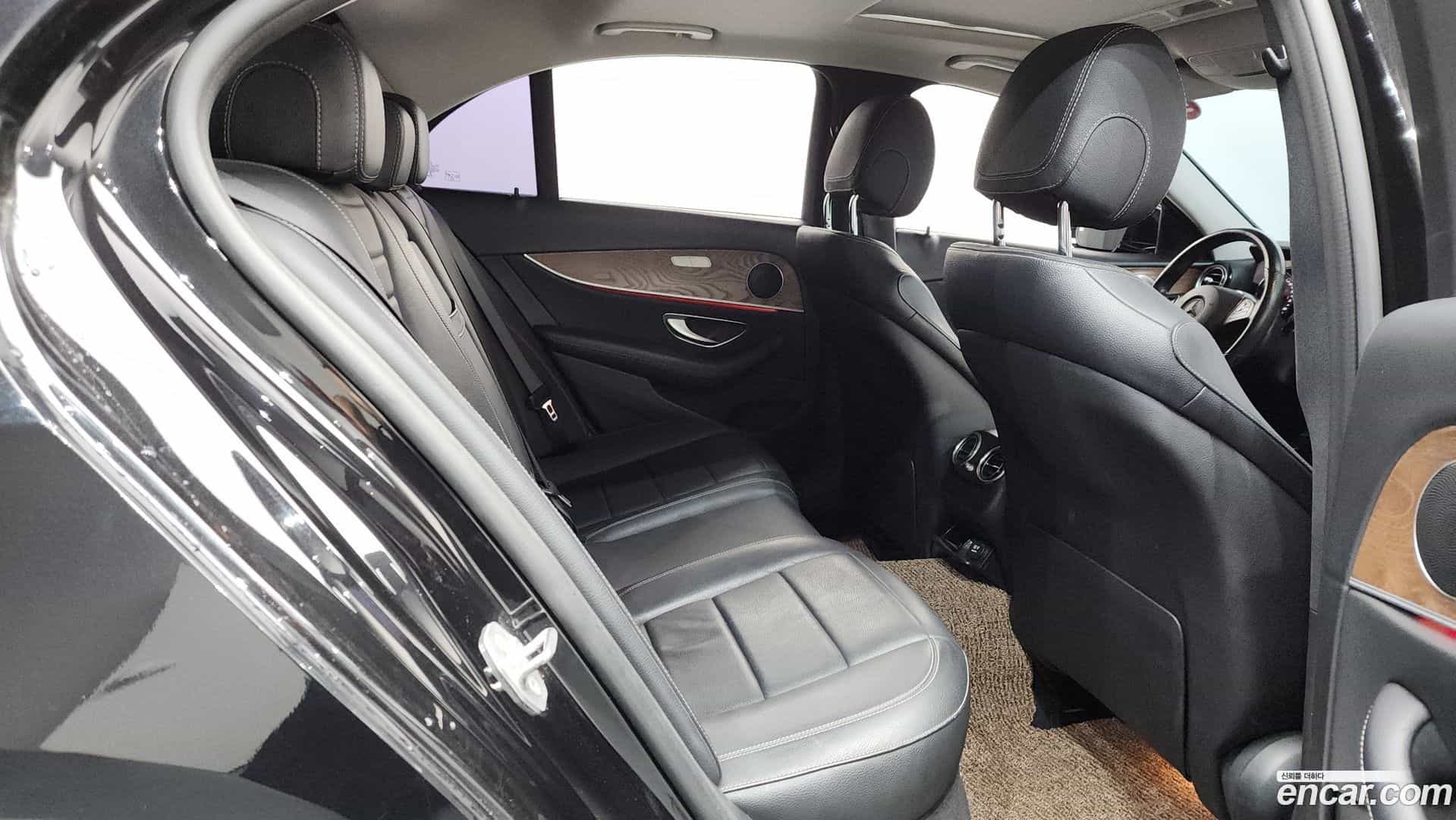 E-Class Mercedes-Benz 2018.0-OPTION-015