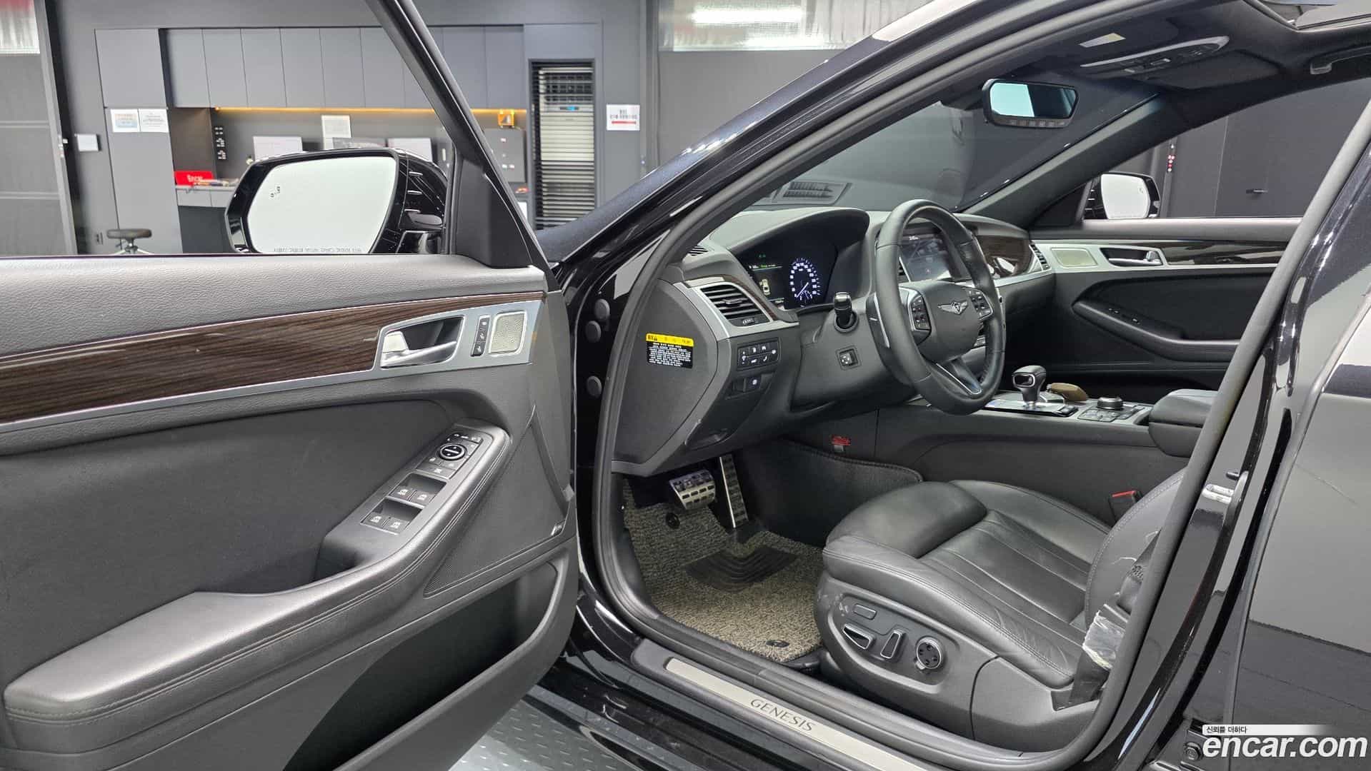 G80 Genesis 2019.0-INNER-010