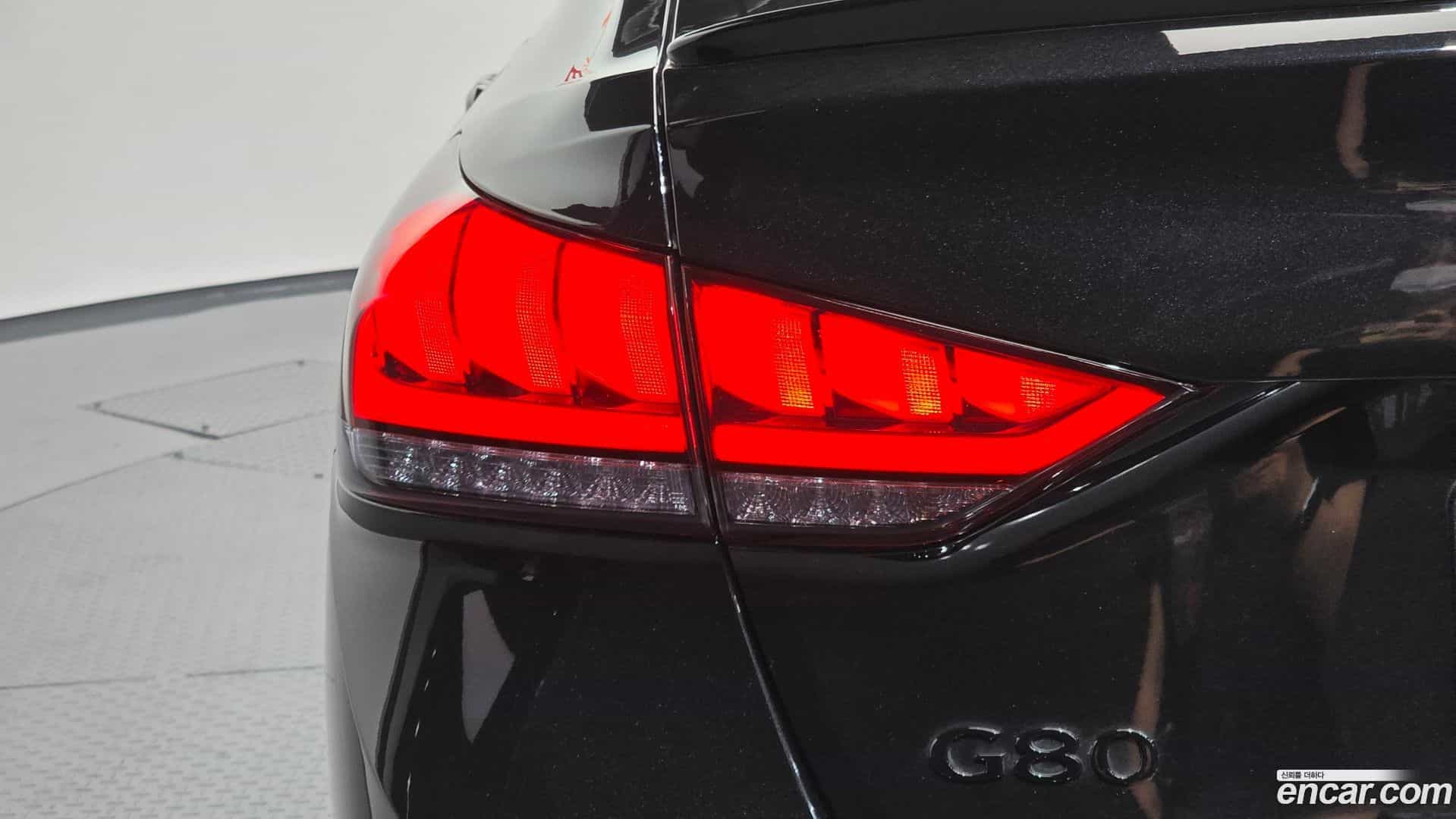 G80 Genesis 2019.0-OUTER-033