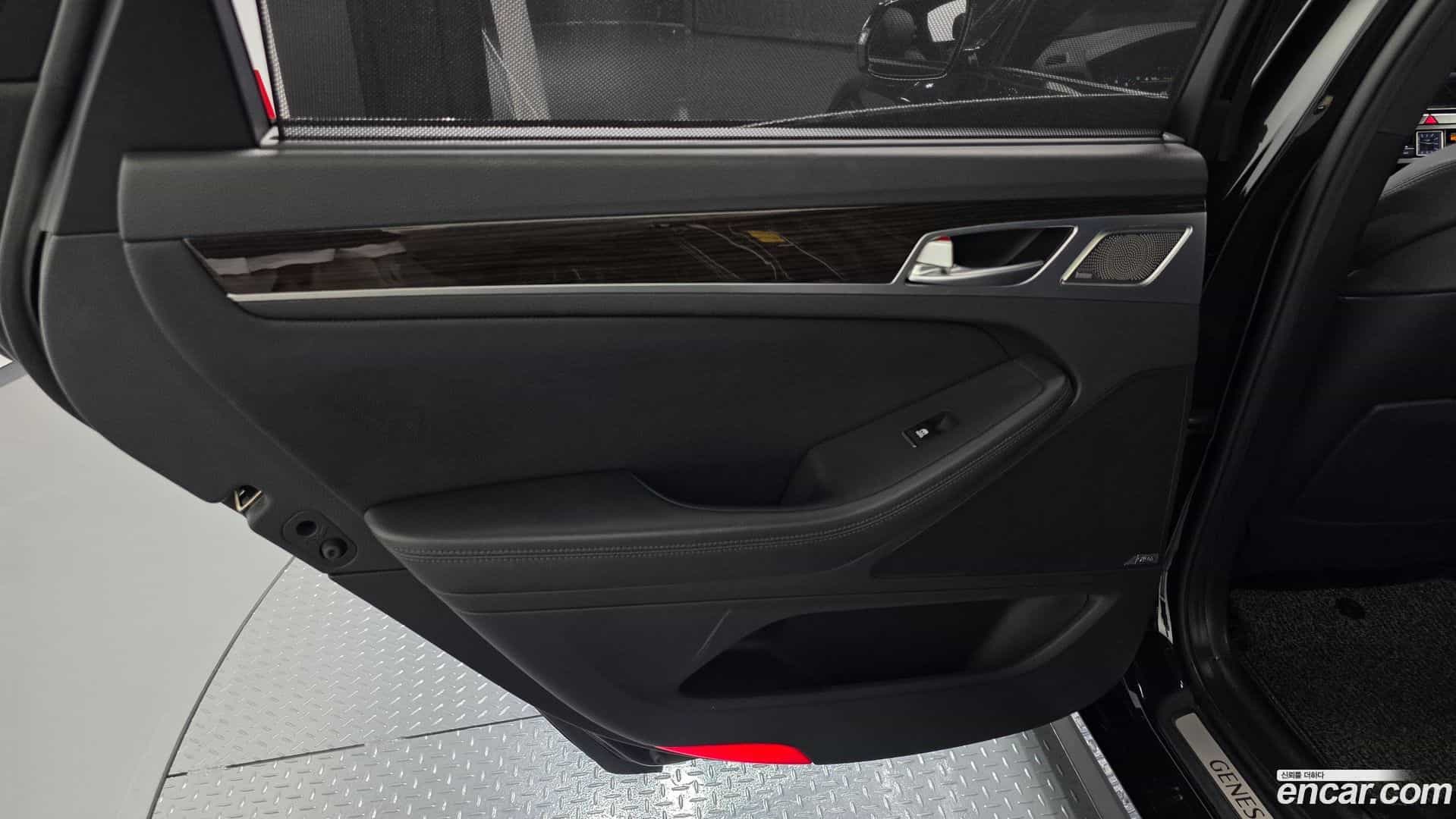 G80 Genesis 2019.0-INNER-035