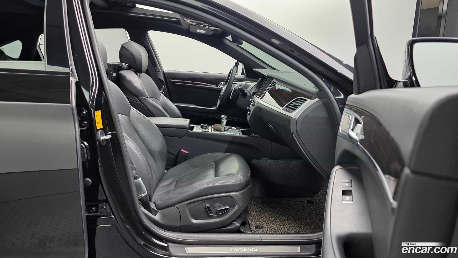 G80 Genesis 2019.0-INNER-036