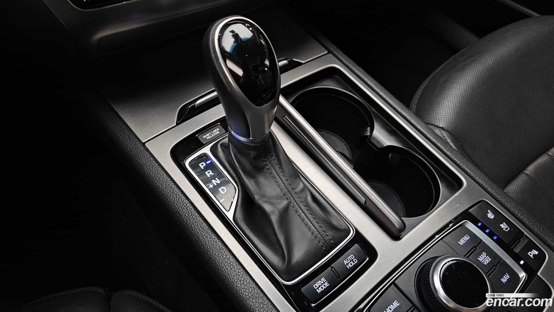 Genesis Hyundai 2014.1-INNER-009