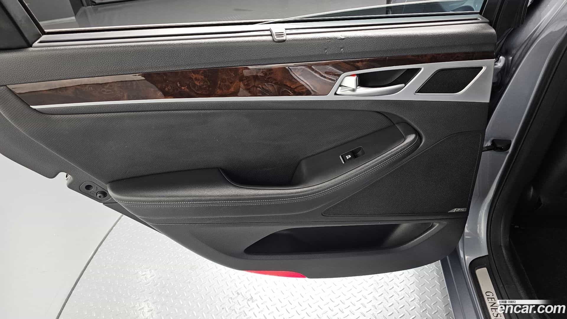 Genesis Hyundai 2014.1-INNER-035