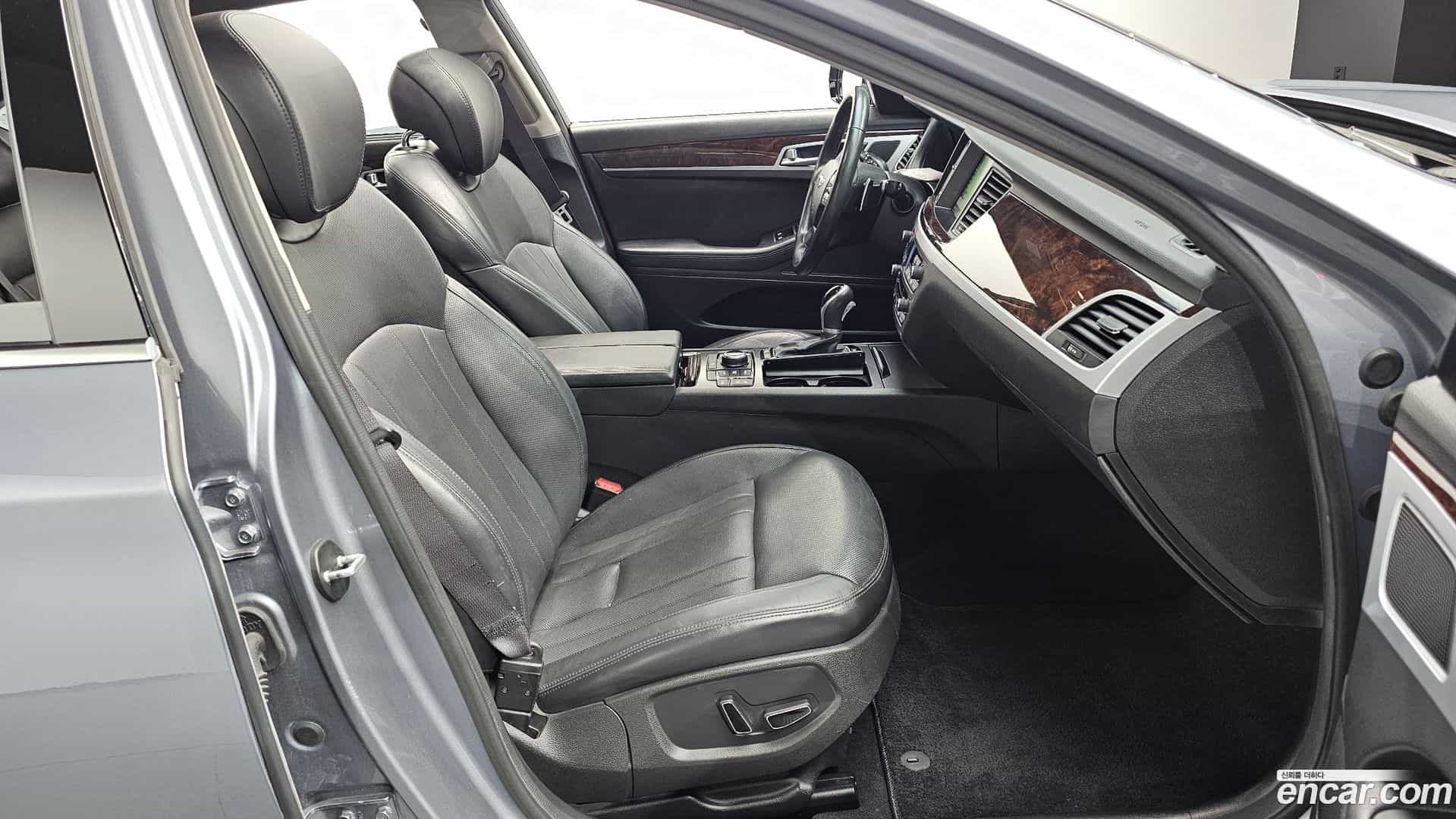 Genesis Hyundai 2014.1-INNER-036