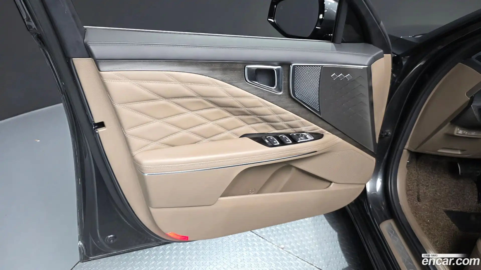K8 Kia 2024.0-INNER-034