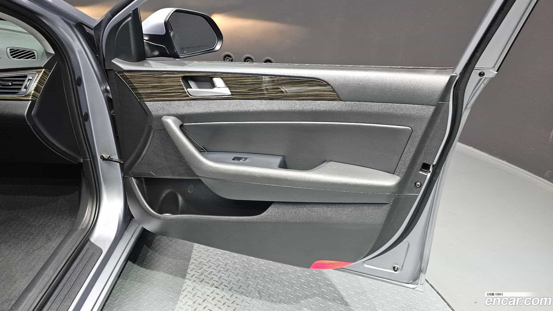 Sonata Hyundai 2017.1-INNER-035