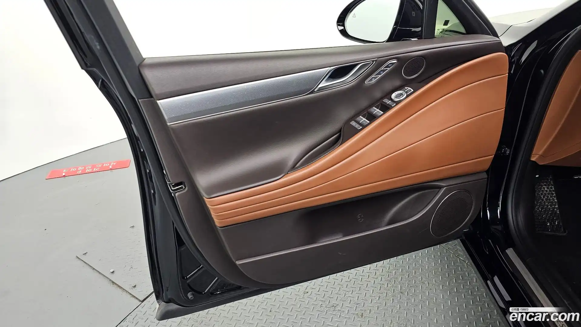 G80 Genesis 2024.0-INNER-034