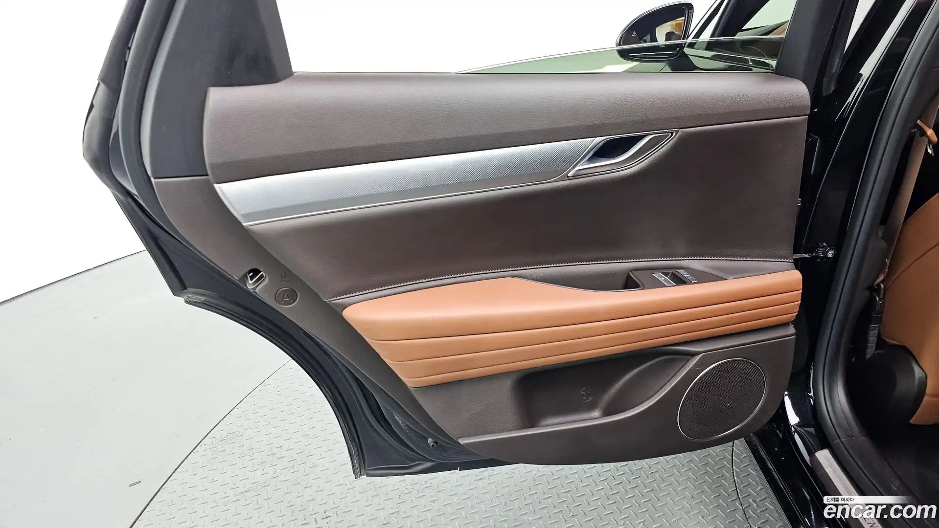 G80 Genesis 2024.0-INNER-035