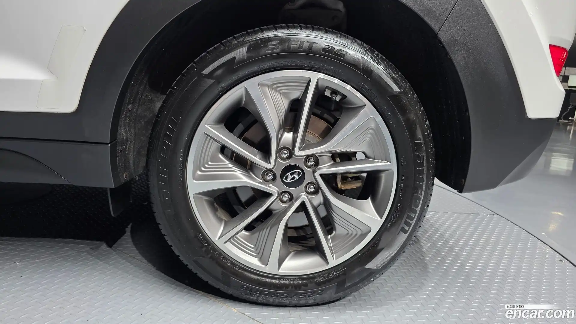 Tucson Hyundai 2018.1-OUTER-031