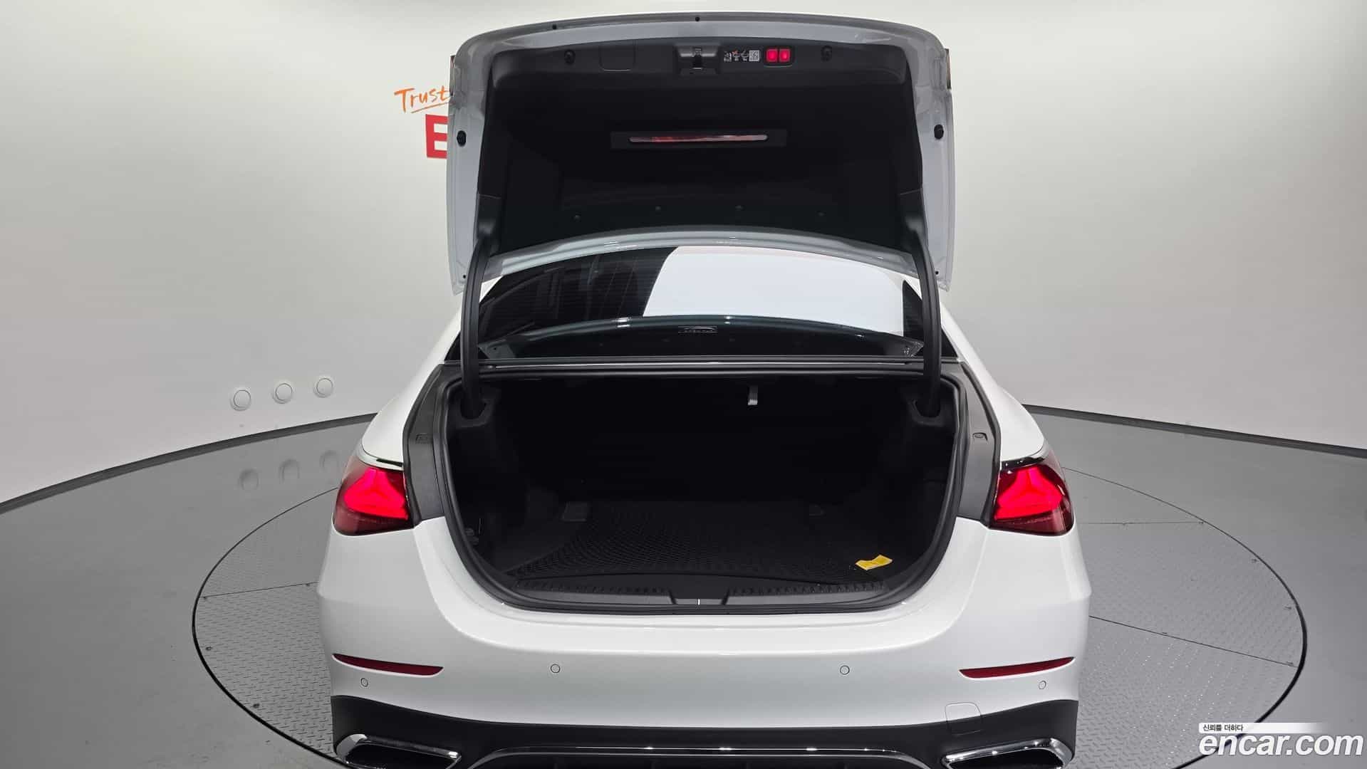 E-Class Mercedes-Benz 2026.0-OPTION-046