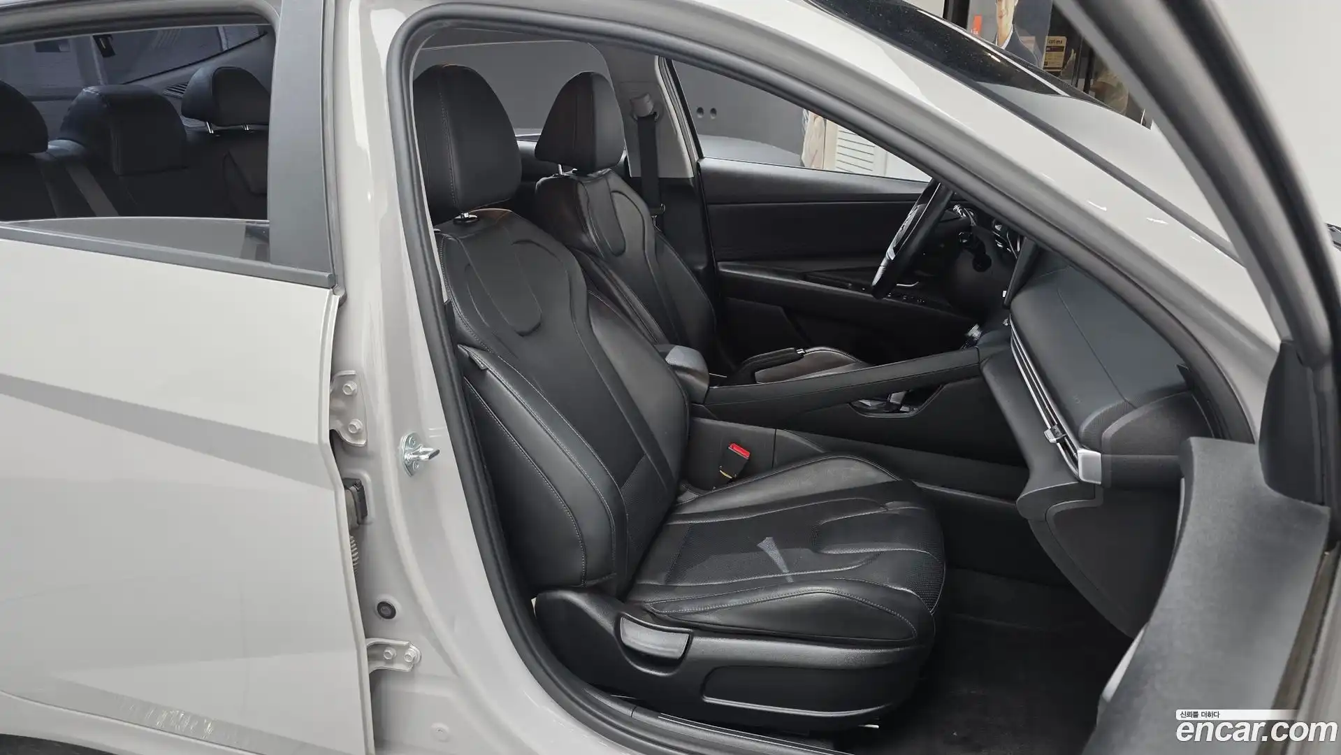 AVANTE Hyundai 2021.3-OPTION-016