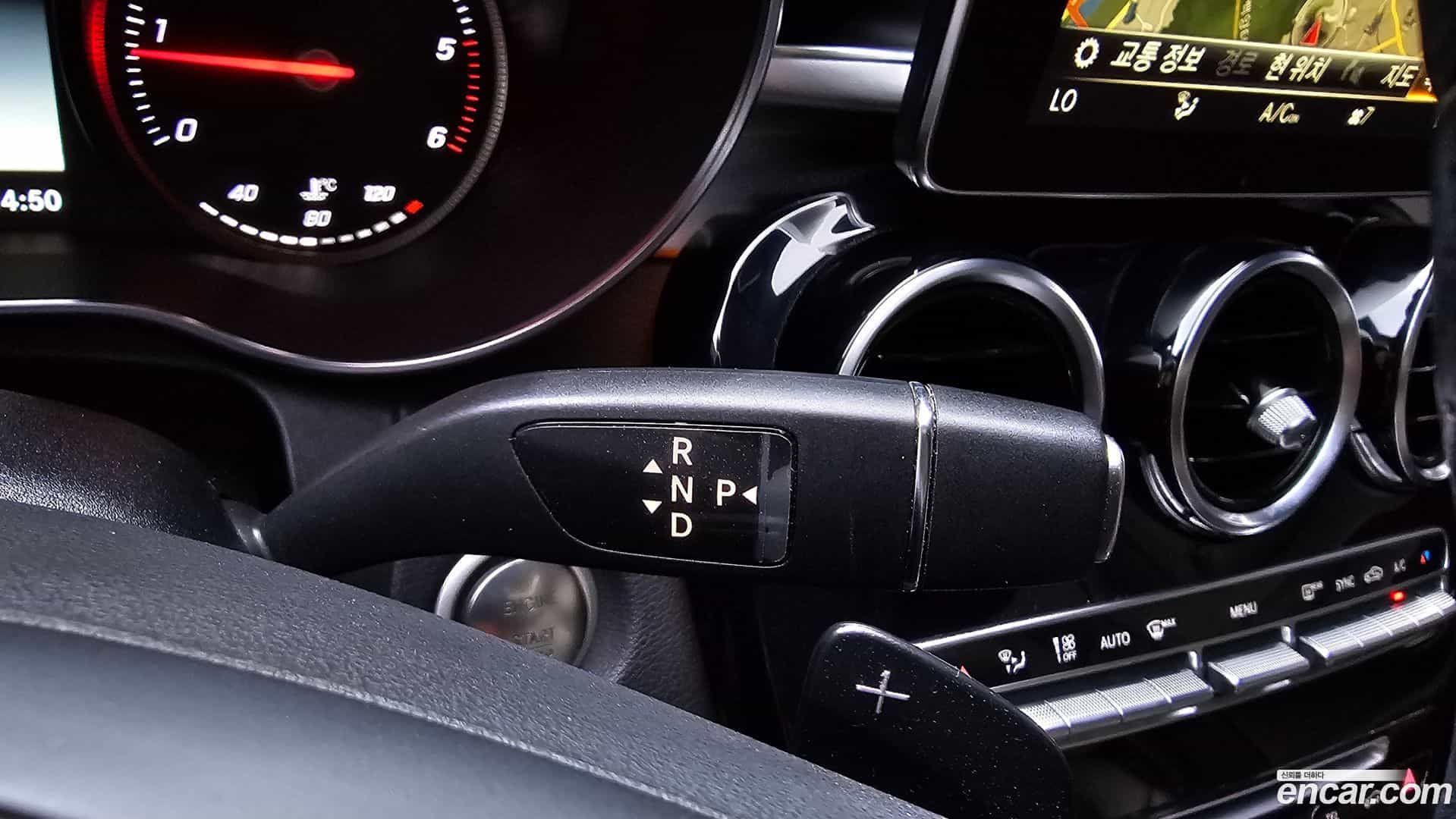 C-Class Mercedes-Benz 2018.1-INNER-009