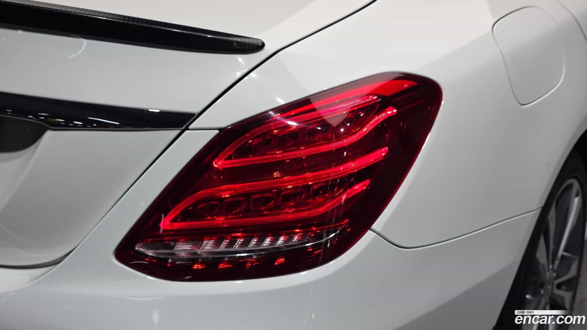 C-Class Mercedes-Benz 2018.1-OUTER-033