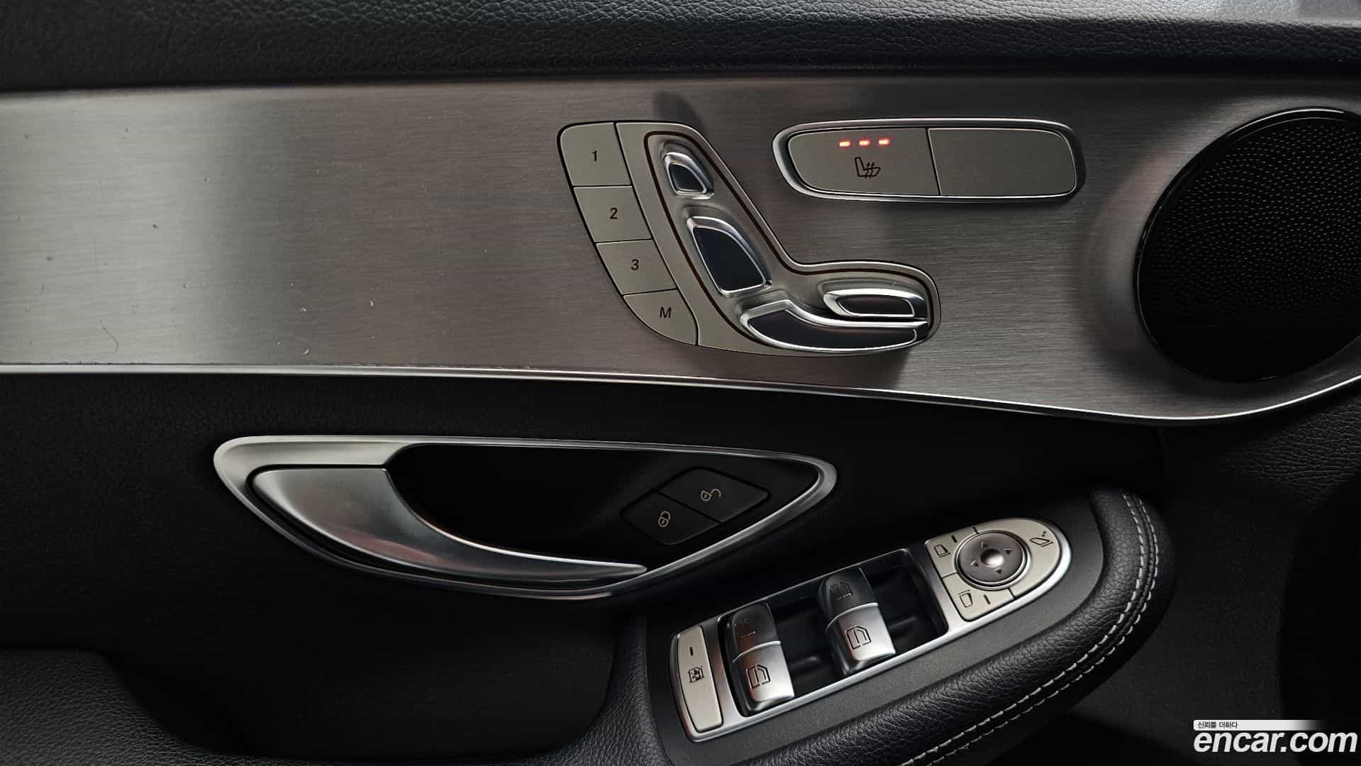 C-Class Mercedes-Benz 2018.1-OPTION-041