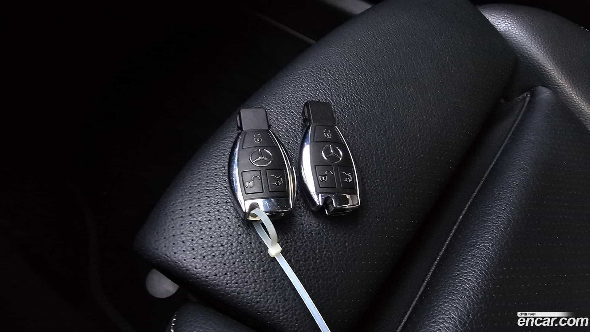 C-Class Mercedes-Benz 2018.1-OPTION-042