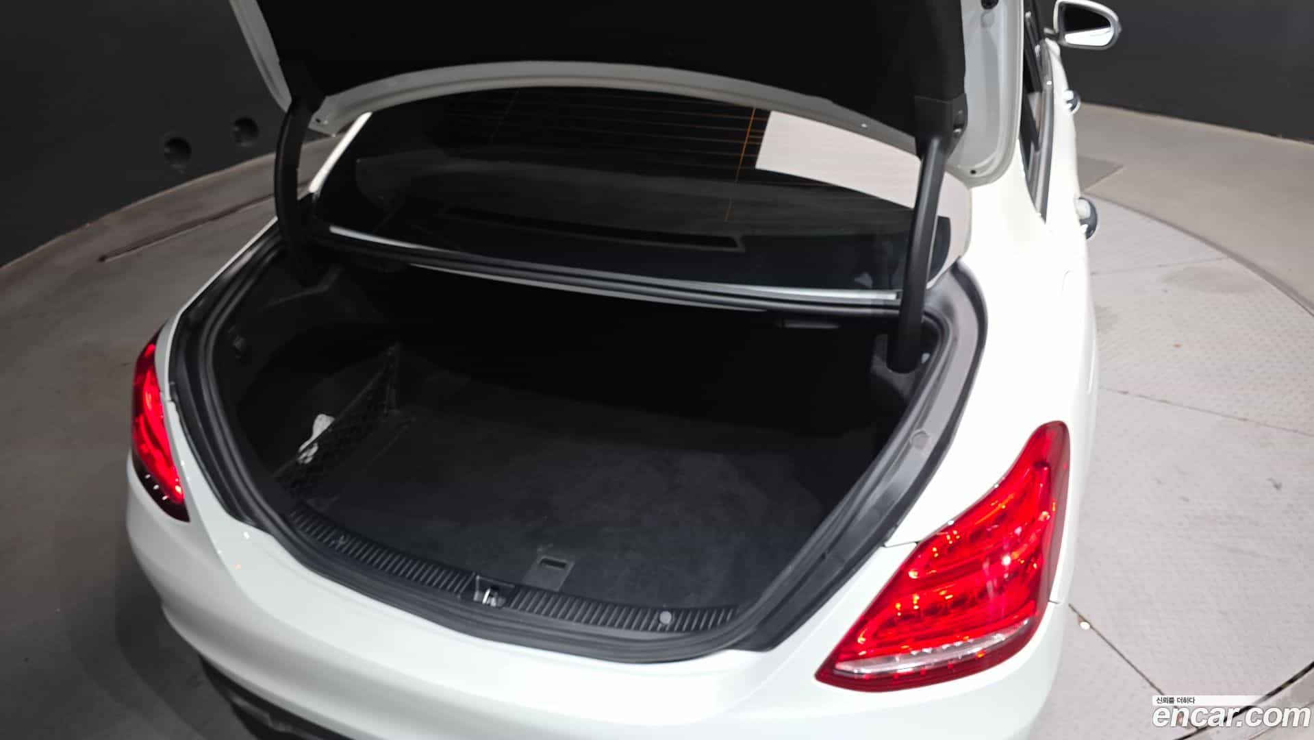 C-Class Mercedes-Benz 2018.1-OPTION-045