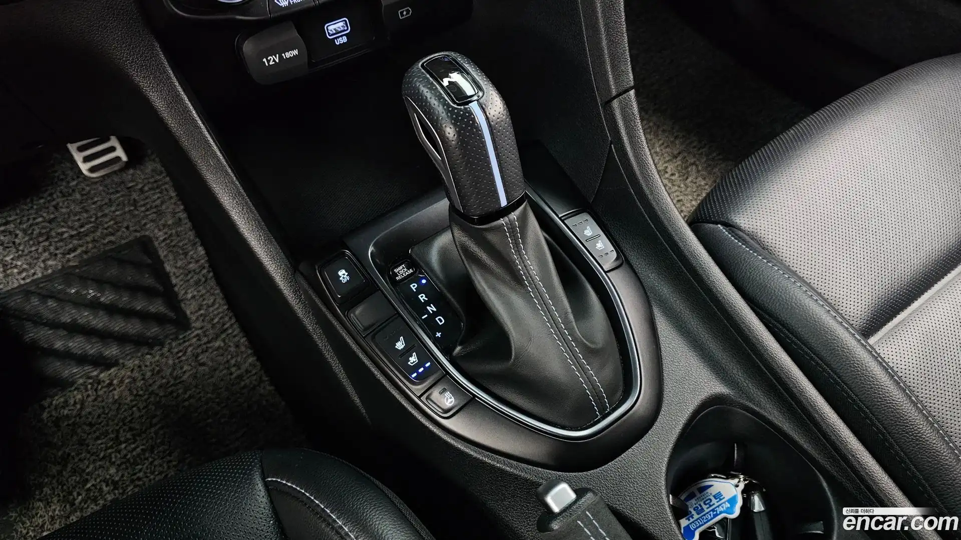 Veloster Hyundai 2020.6-INNER-009