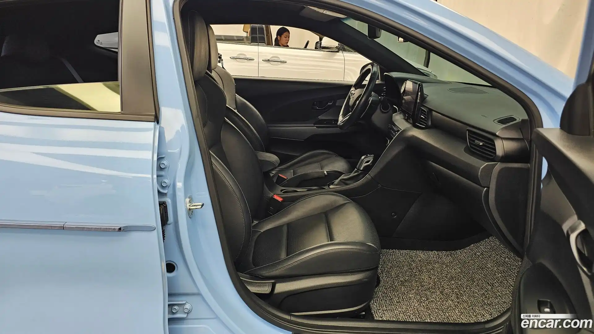 Veloster Hyundai 2020.6-INNER-036