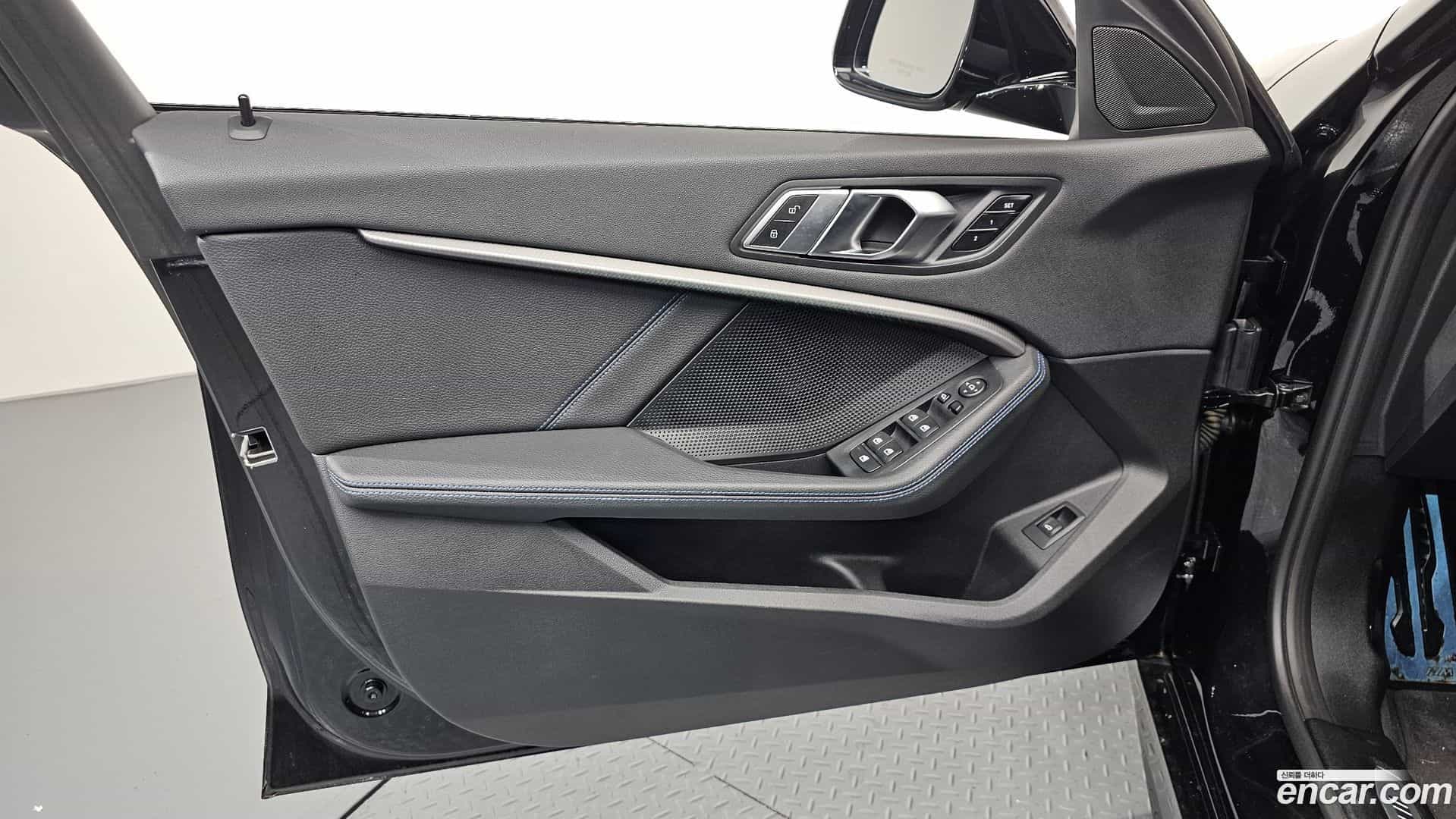 1-Series BMW 2023.5-INNER-034