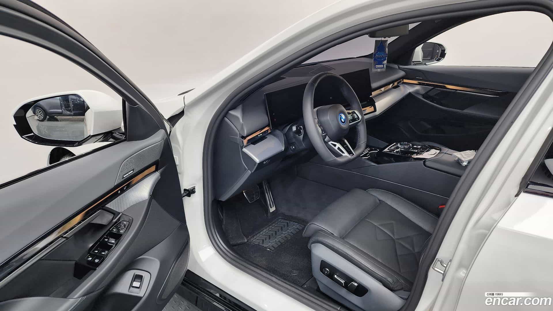 5-Series BMW 2025.7-INNER-010