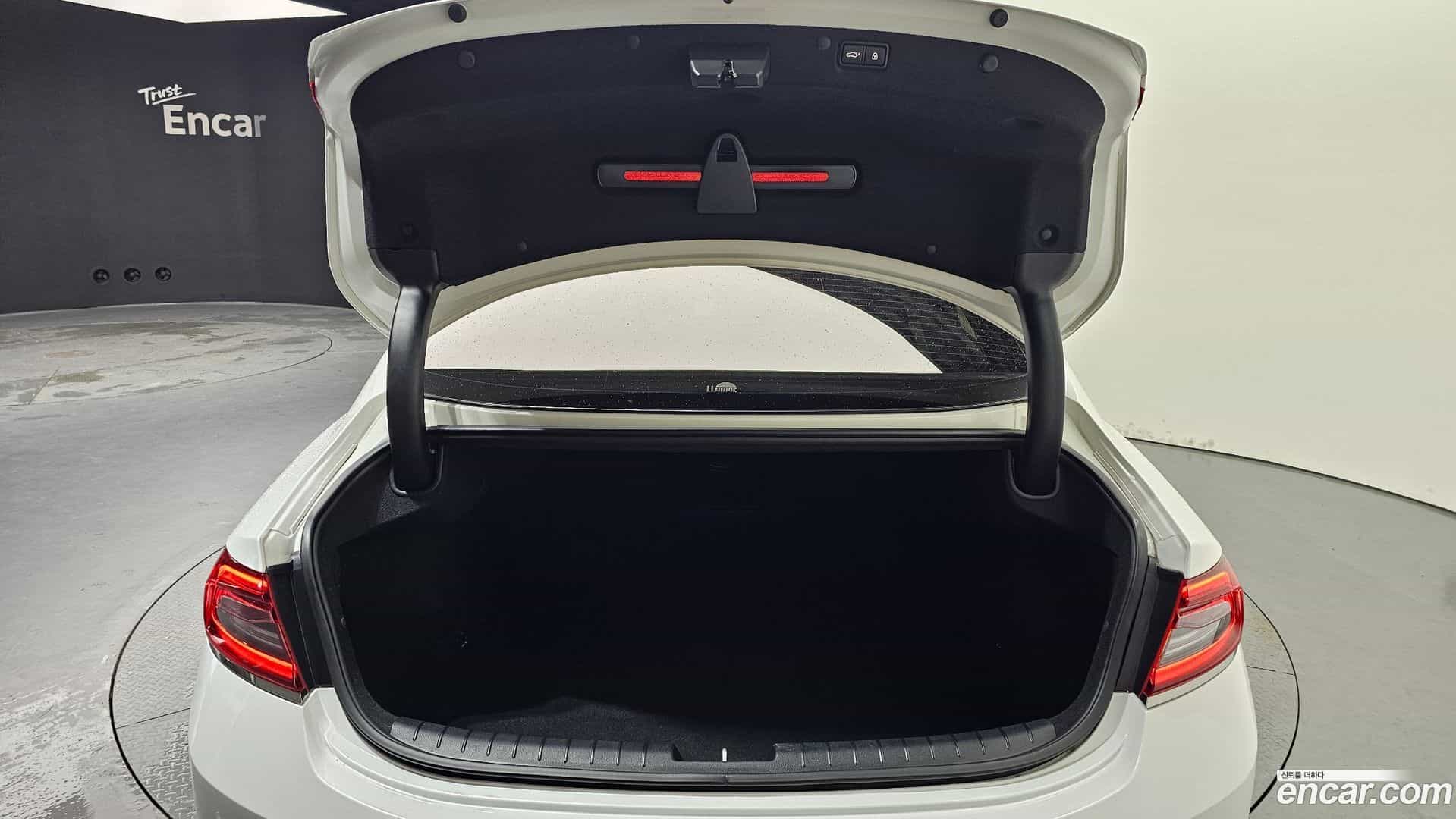 Grandeur Hyundai 2019.3-OPTION-024