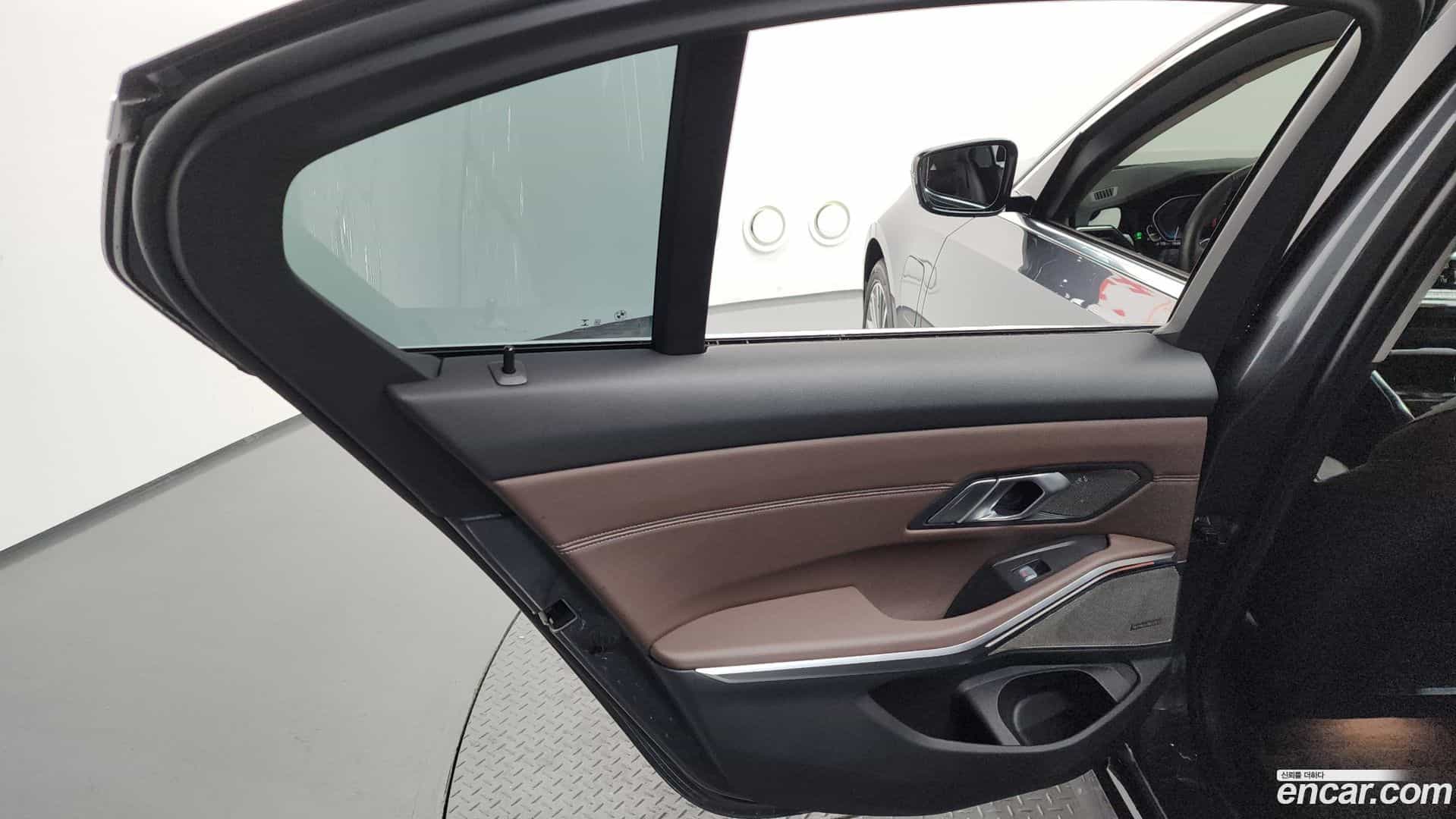 3-Series BMW 2021.5-INNER-035