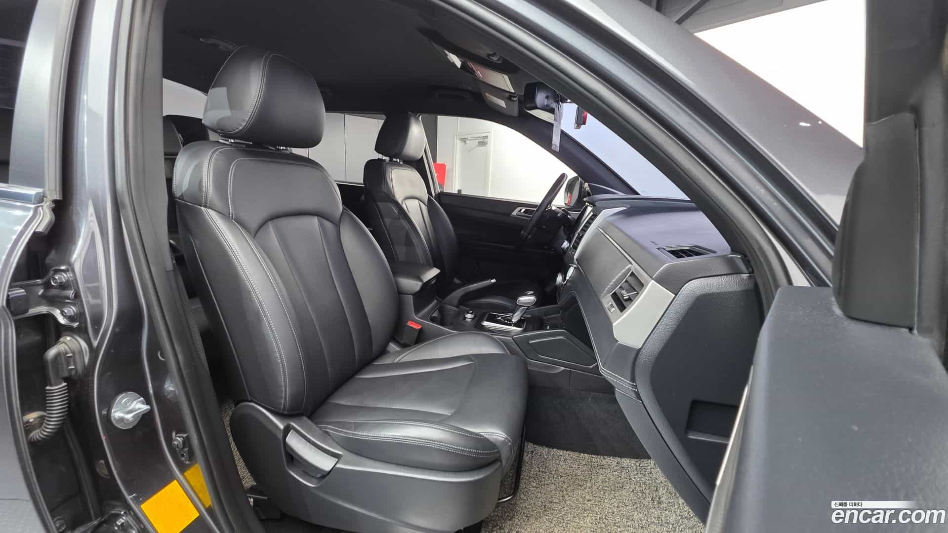Rexton KG Mobility 2019.6-INNER-010