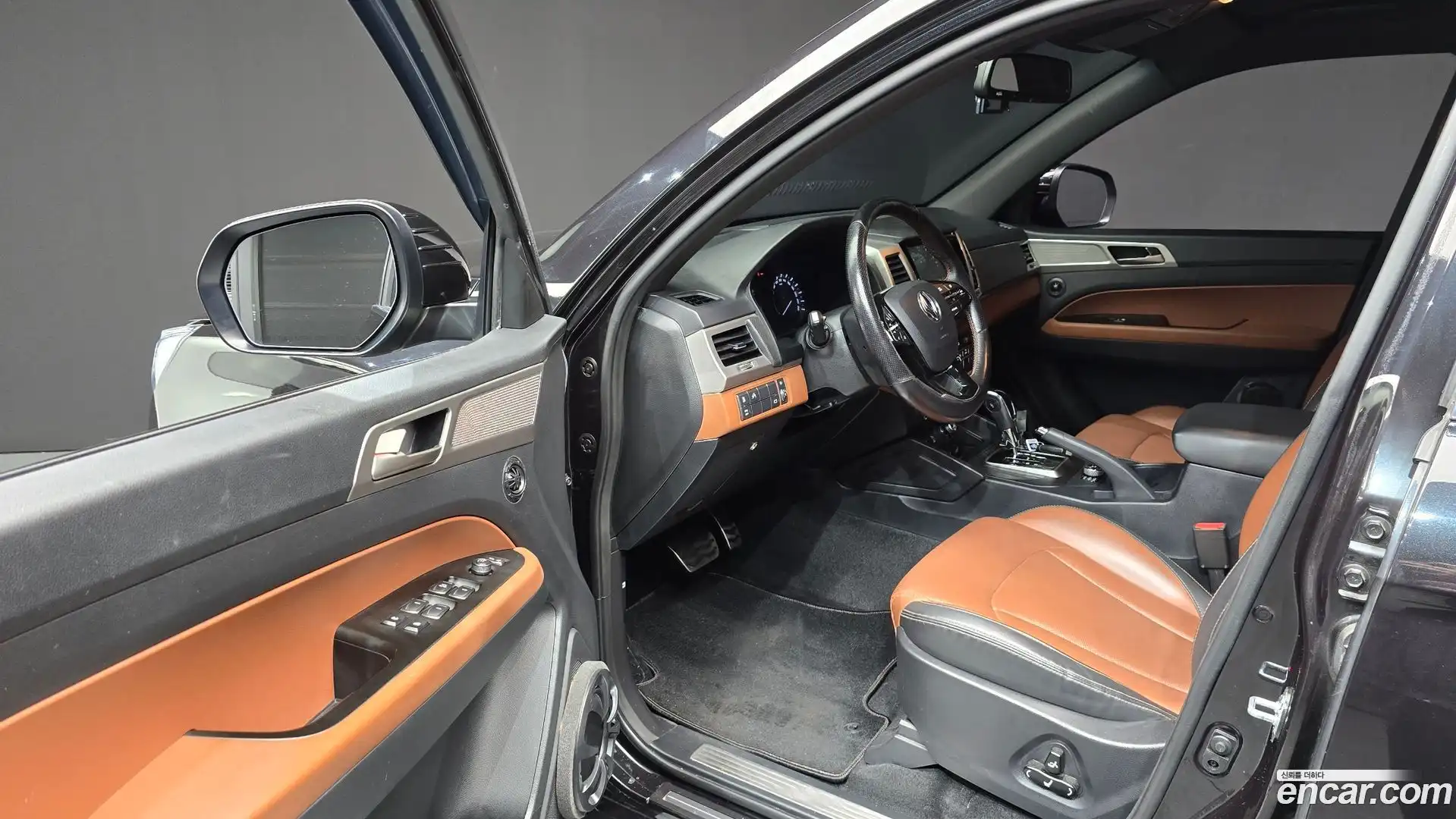 Rexton KG Mobility 2018.3-INNER-010