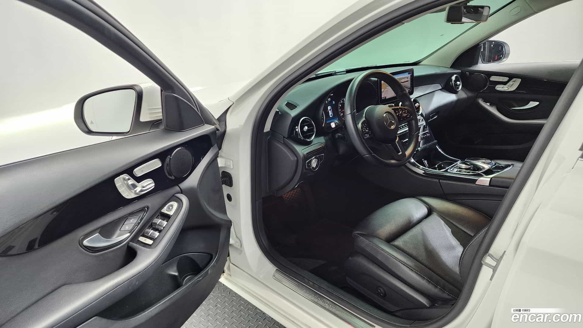 C-Class Mercedes-Benz 2019.8-INNER-010