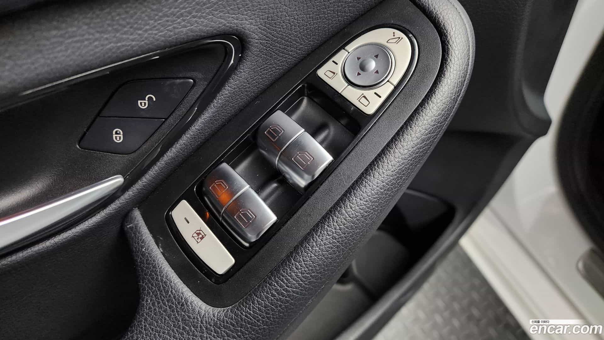 C-Class Mercedes-Benz 2019.8-OPTION-020